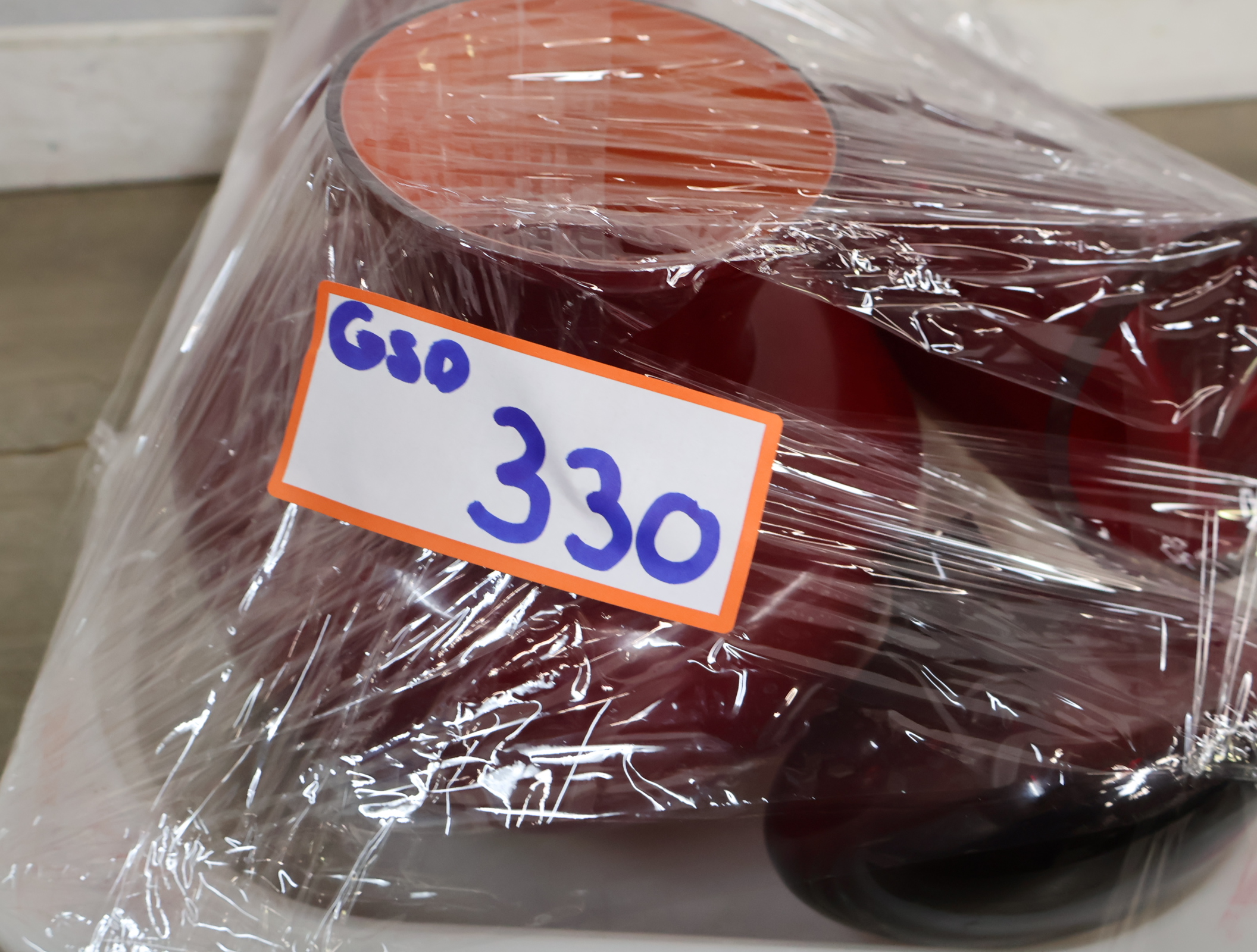 Set van vier rode glazen vazen – foto 21 – kavel bij GSD Auctions, Zoeterwoude