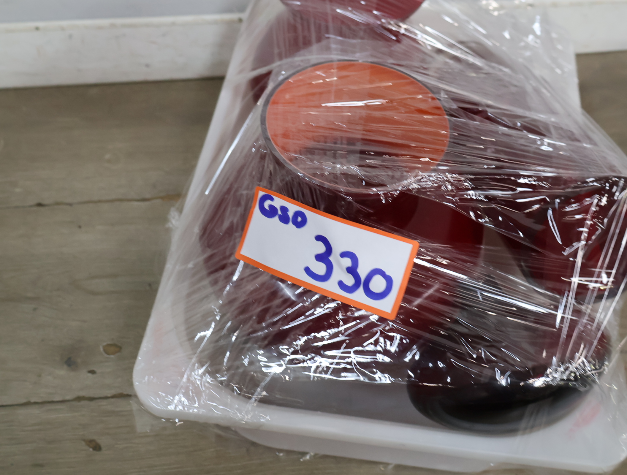Set van vier rode glazen vazen – foto 22 – kavel bij GSD Auctions, Zoeterwoude