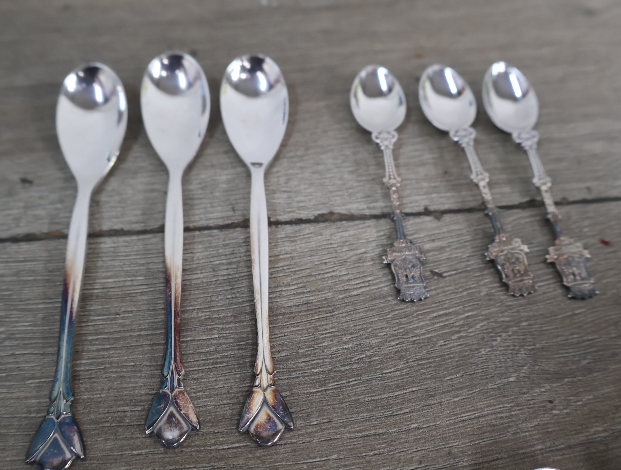 Set zilverkleurige theelepels en souvenirs lepels – foto 7 – kavel bij GSD Auctions, Zoeterwoude