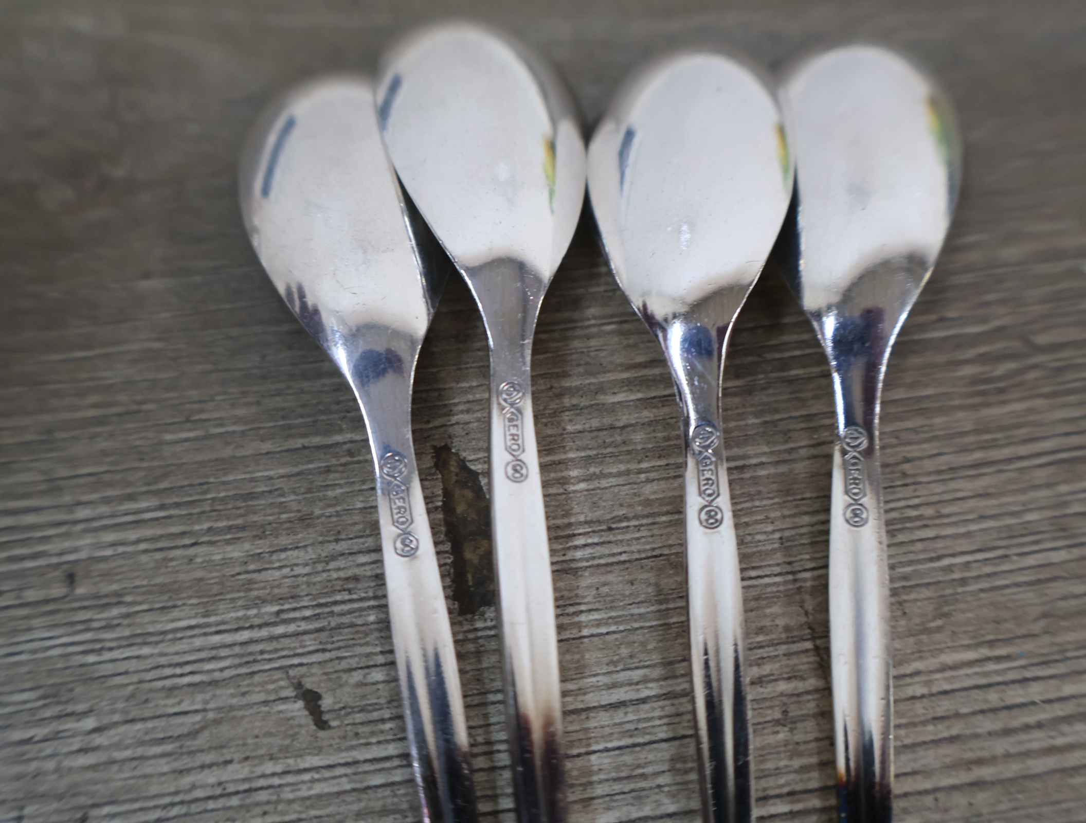 Set zilverkleurige theelepels en souvenirs lepels – foto 10 – kavel bij GSD Auctions, Zoeterwoude