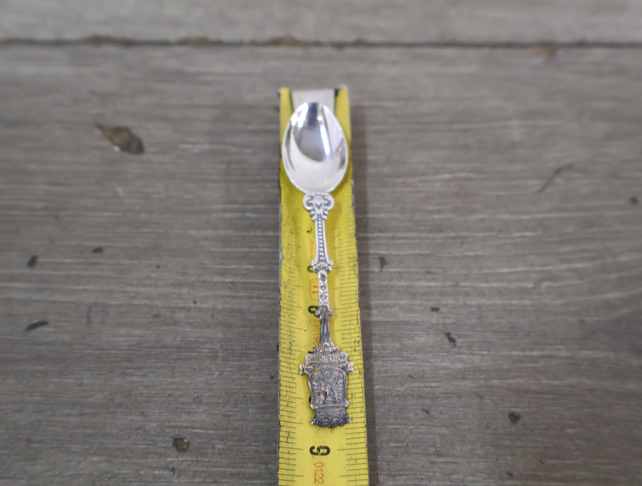 Set zilverkleurige theelepels en souvenirs lepels – foto 12 – kavel bij GSD Auctions, Zoeterwoude