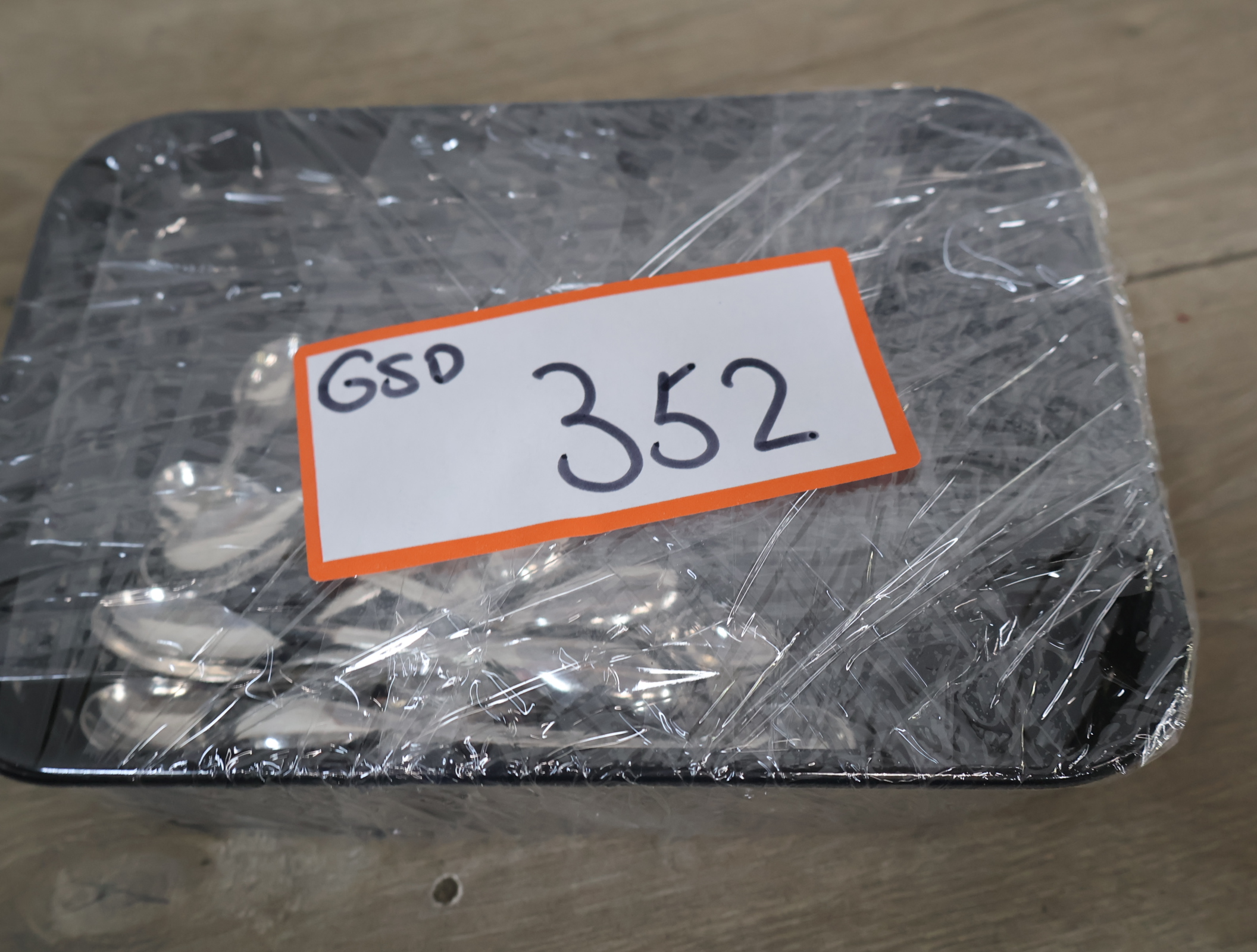 Set zilverkleurige theelepels en souvenirs lepels – foto 13 – kavel bij GSD Auctions, Zoeterwoude
