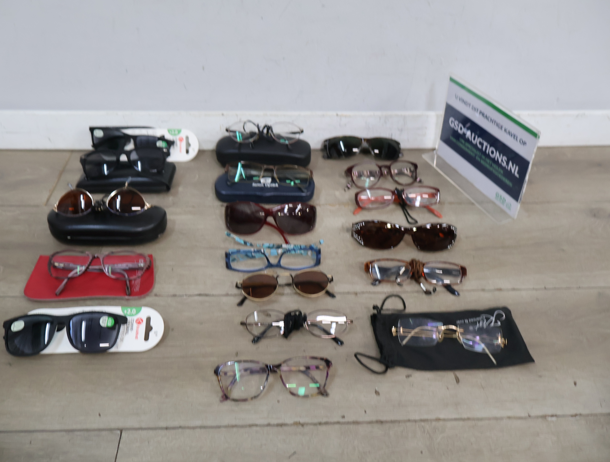 Verzameling diverse brillen en zonnebrillen – foto 2 – kavel bij GSD Auctions, Zoeterwoude
