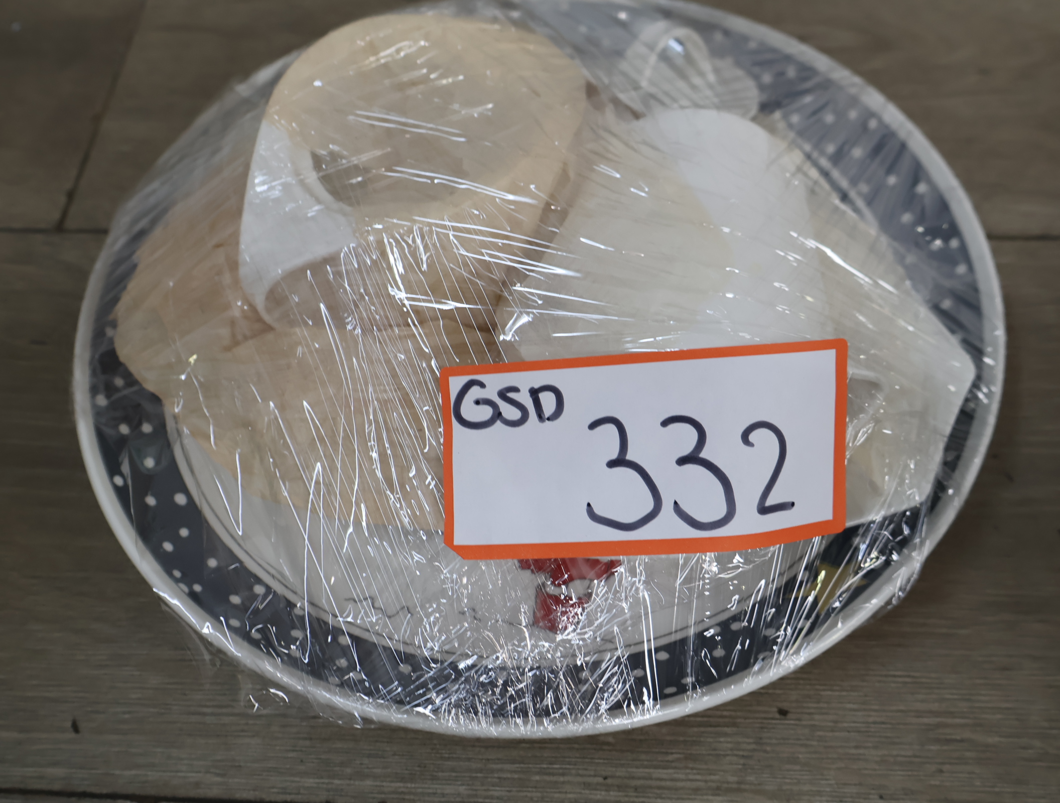 Winterse decoratieve schaal met porseleinen suikerpot en melkkan – foto 19 – kavel bij GSD Auctions, Zoeterwoude