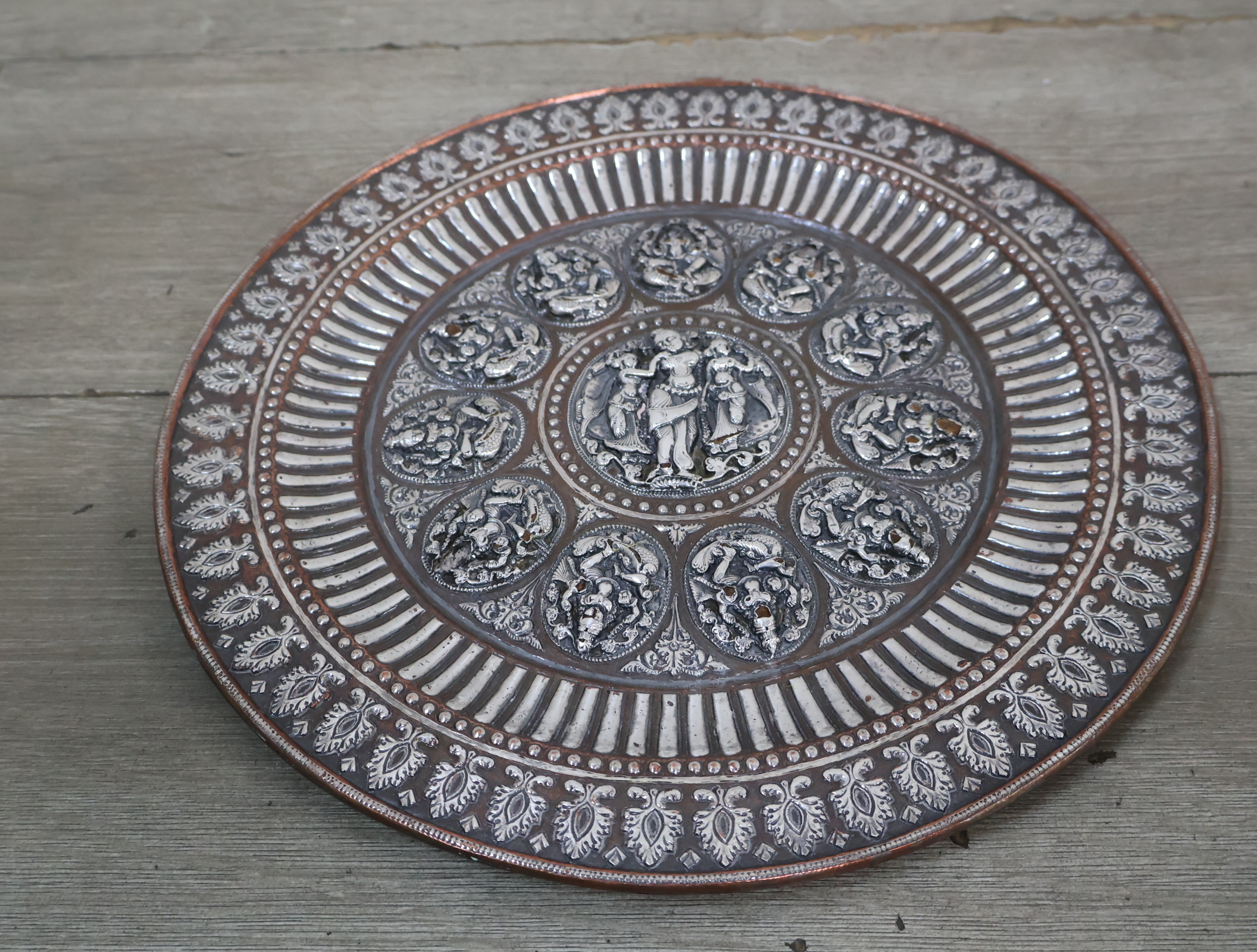 Decoratief metalen wandbord met reliëf – foto 3 – kavel bij GSD Auctions, Zoeterwoude