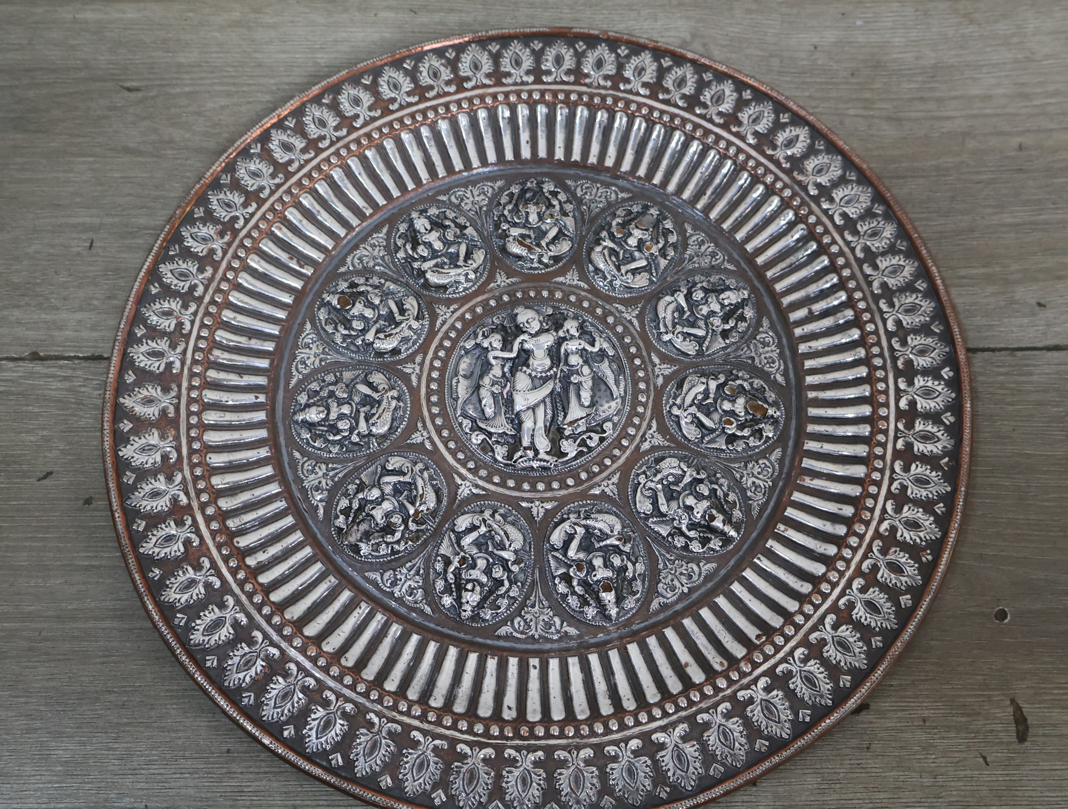 Decoratief metalen wandbord met reliëf – foto 6 – kavel bij GSD Auctions, Zoeterwoude