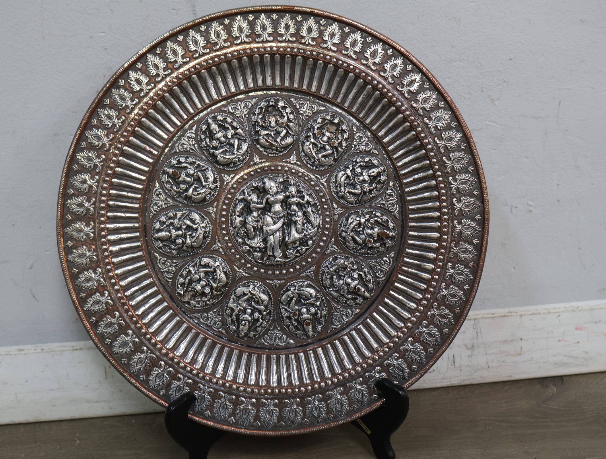Decoratief metalen wandbord met reliëf – foto 7 – kavel bij GSD Auctions, Zoeterwoude