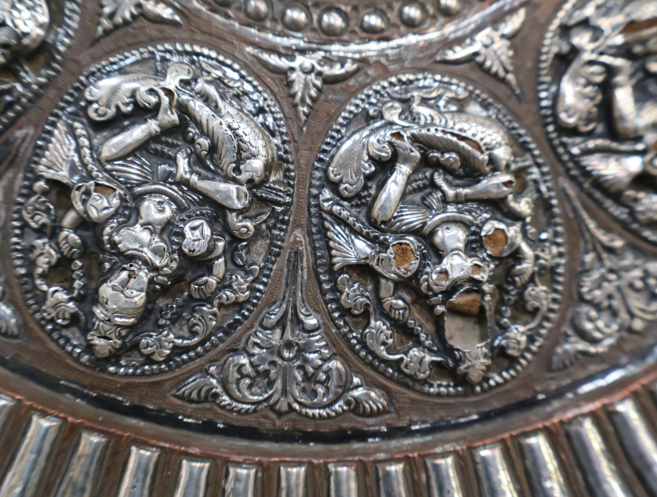 Decoratief metalen wandbord met reliëf – foto 16 – kavel bij GSD Auctions, Zoeterwoude