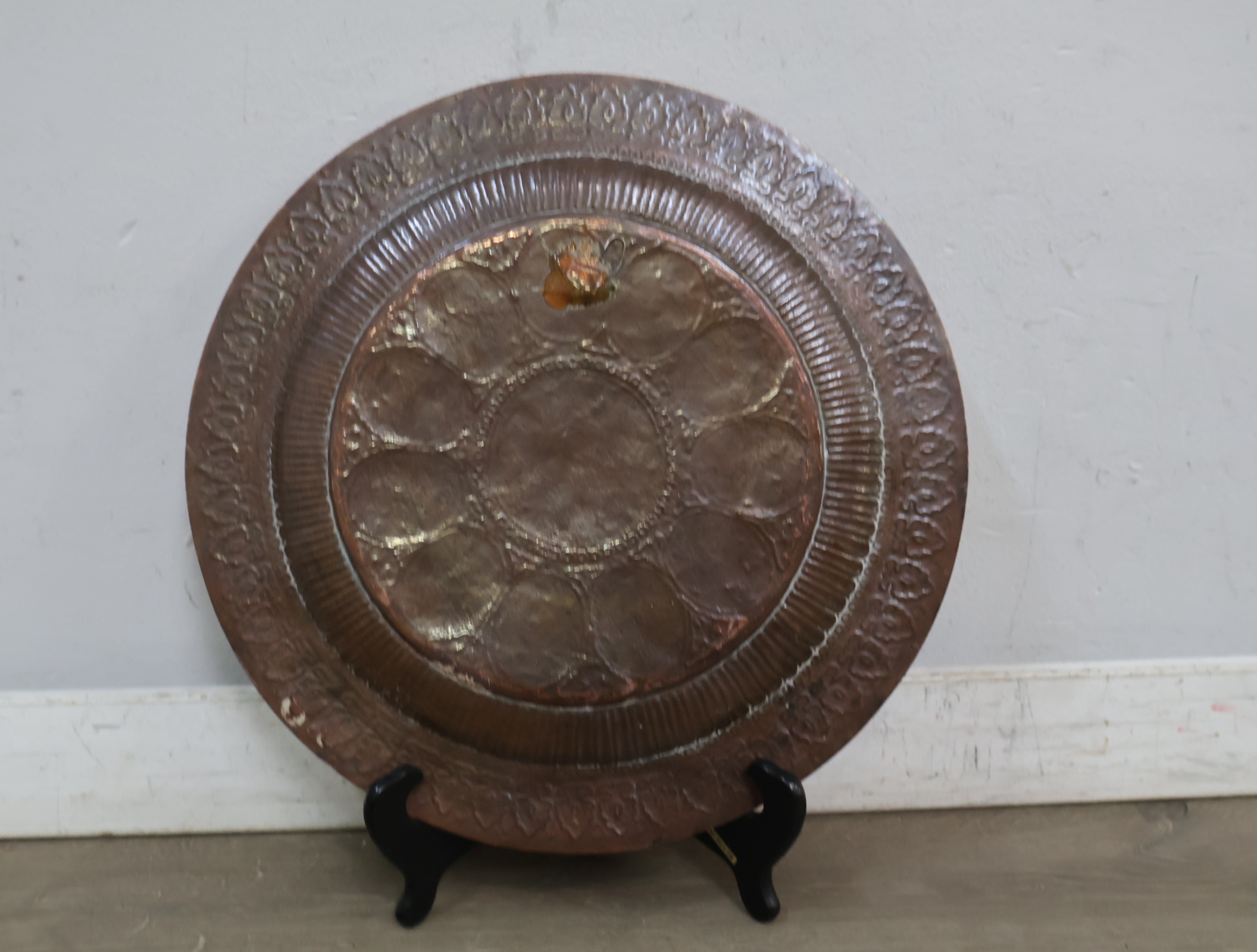 Decoratief metalen wandbord met reliëf – foto 17 – kavel bij GSD Auctions, Zoeterwoude