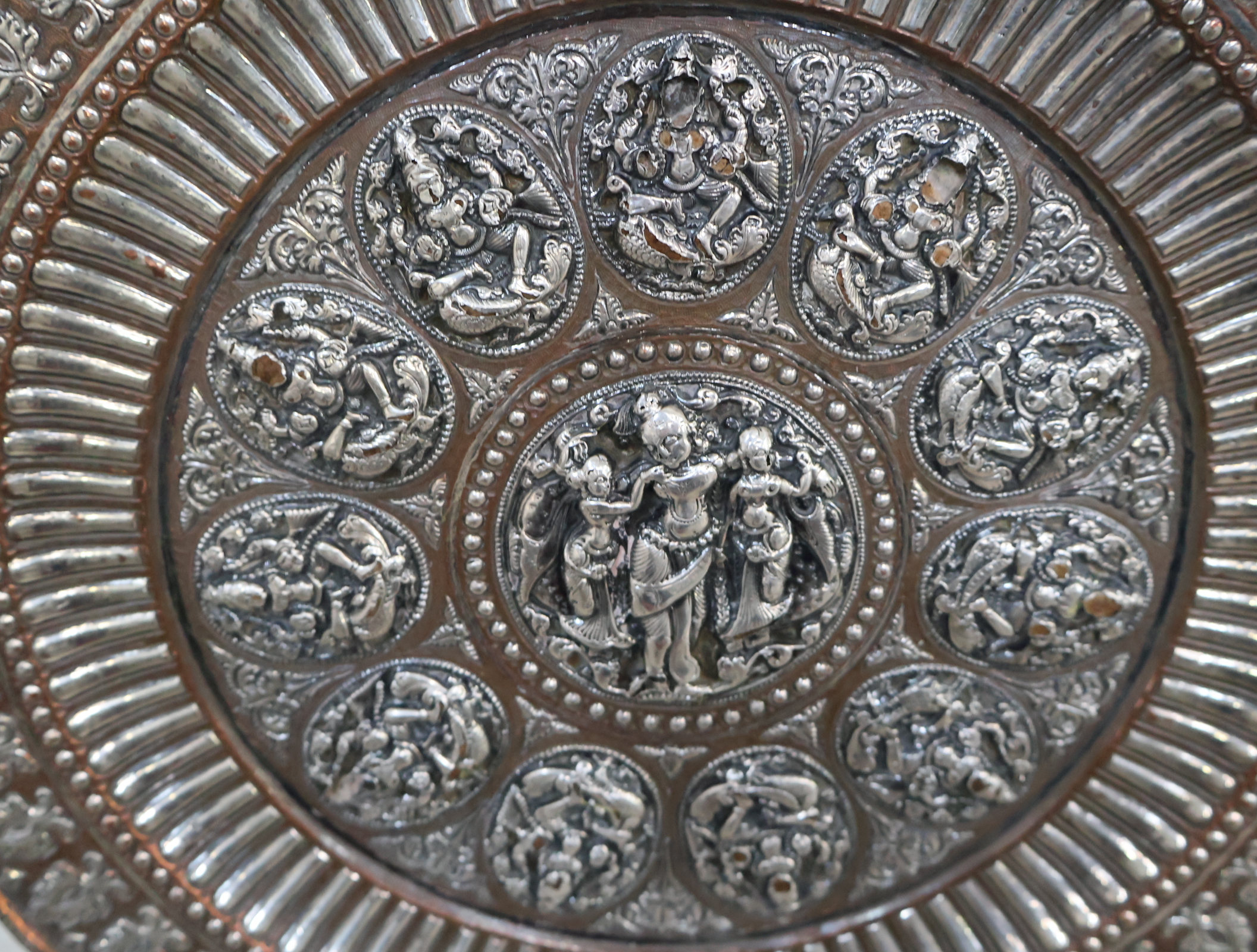 Decoratief metalen wandbord met reliëf – foto 20 – kavel bij GSD Auctions, Zoeterwoude