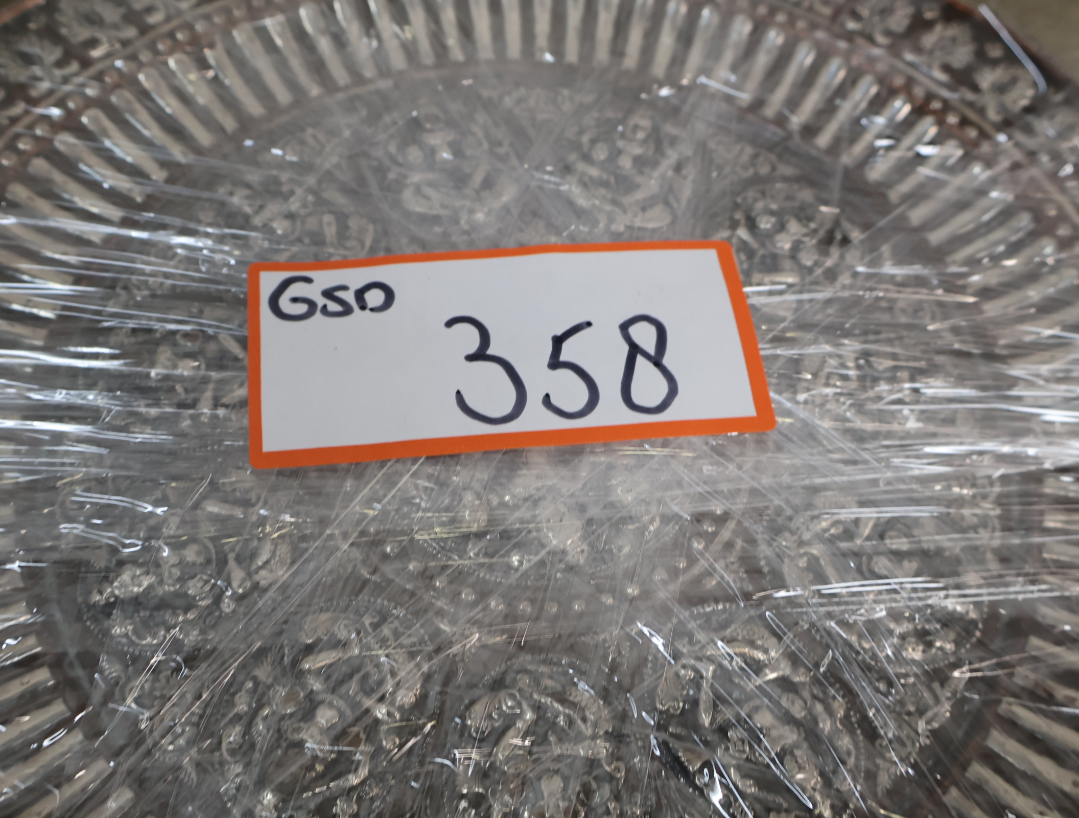 Decoratief metalen wandbord met reliëf – foto 23 – kavel bij GSD Auctions, Zoeterwoude