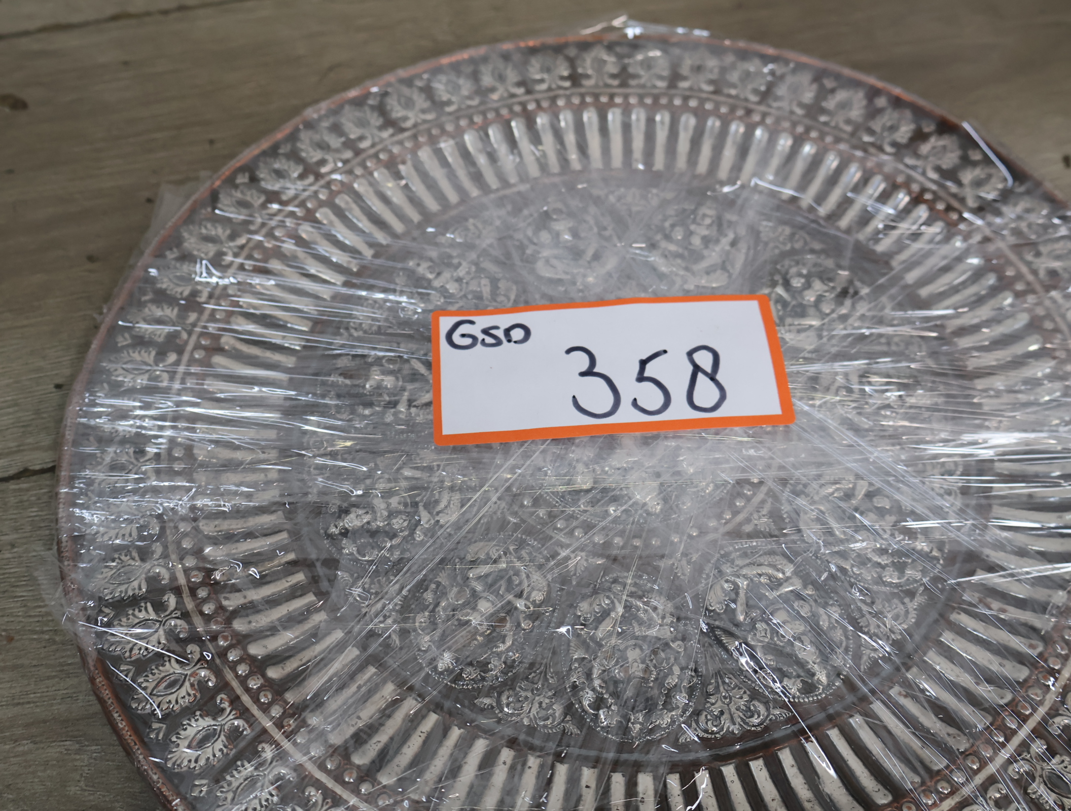 Decoratief metalen wandbord met reliëf – foto 24 – kavel bij GSD Auctions, Zoeterwoude