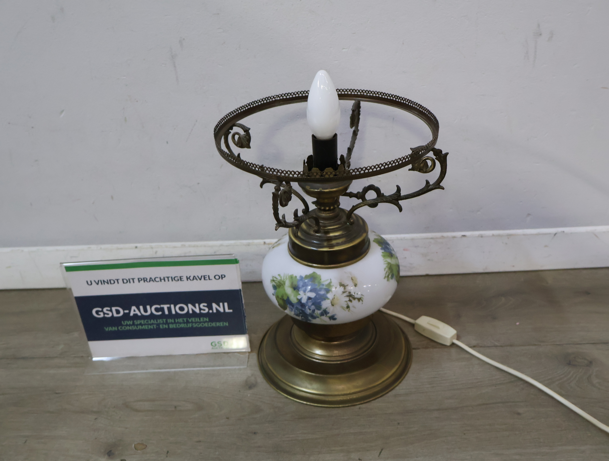 Vintage tafellamp met bloemmotief – foto 2 – kavel bij GSD Auctions, Zoeterwoude