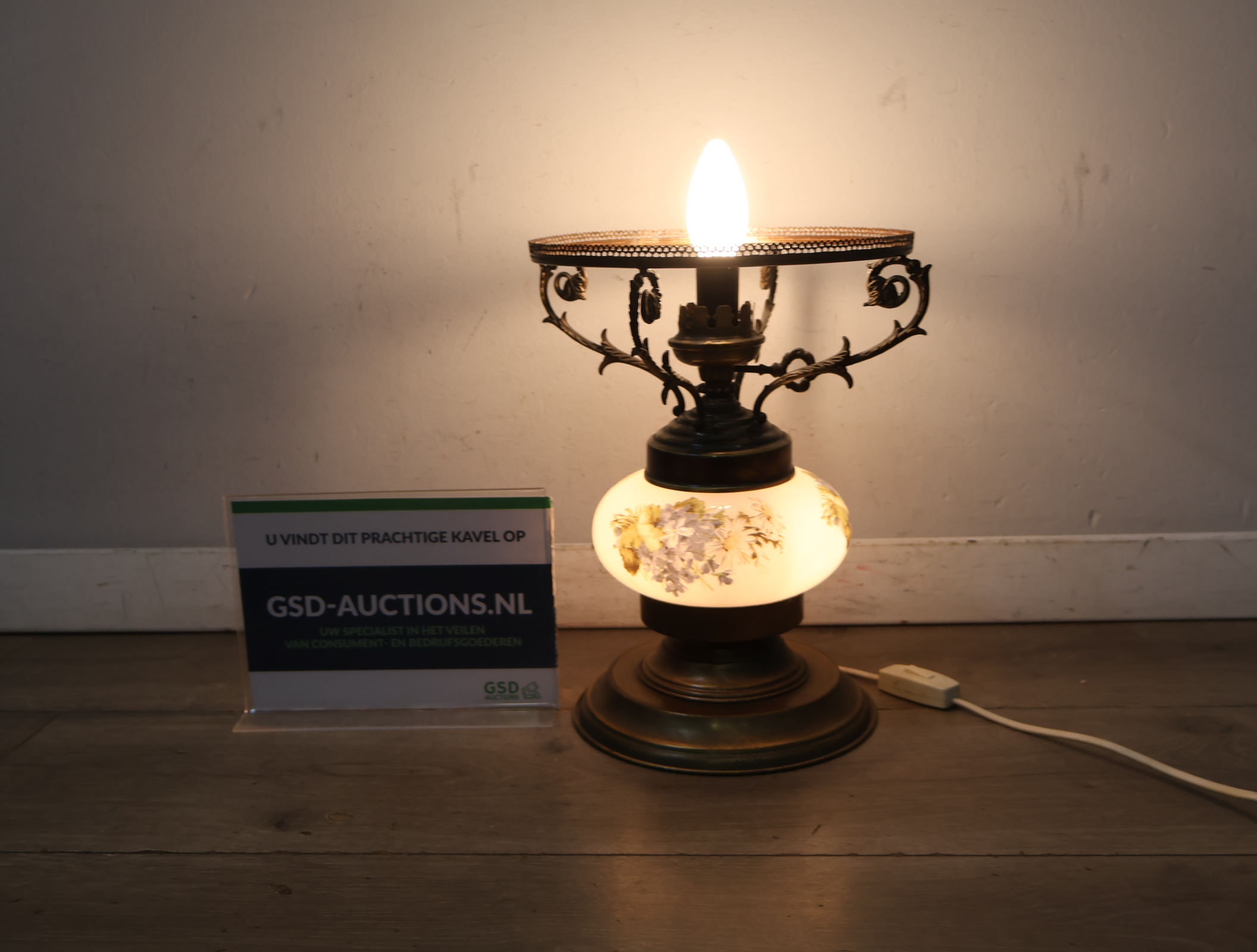 Vintage tafellamp met bloemmotief – foto 3 – kavel bij GSD Auctions, Zoeterwoude