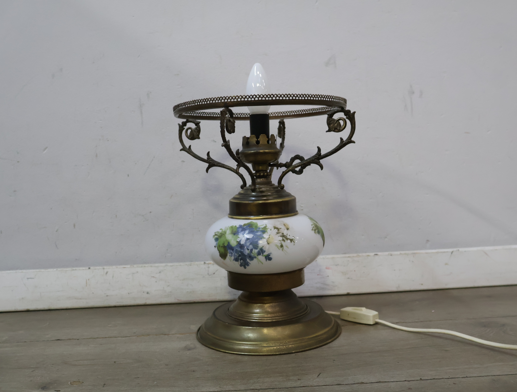 Vintage tafellamp met bloemmotief – foto 6 – kavel bij GSD Auctions, Zoeterwoude
