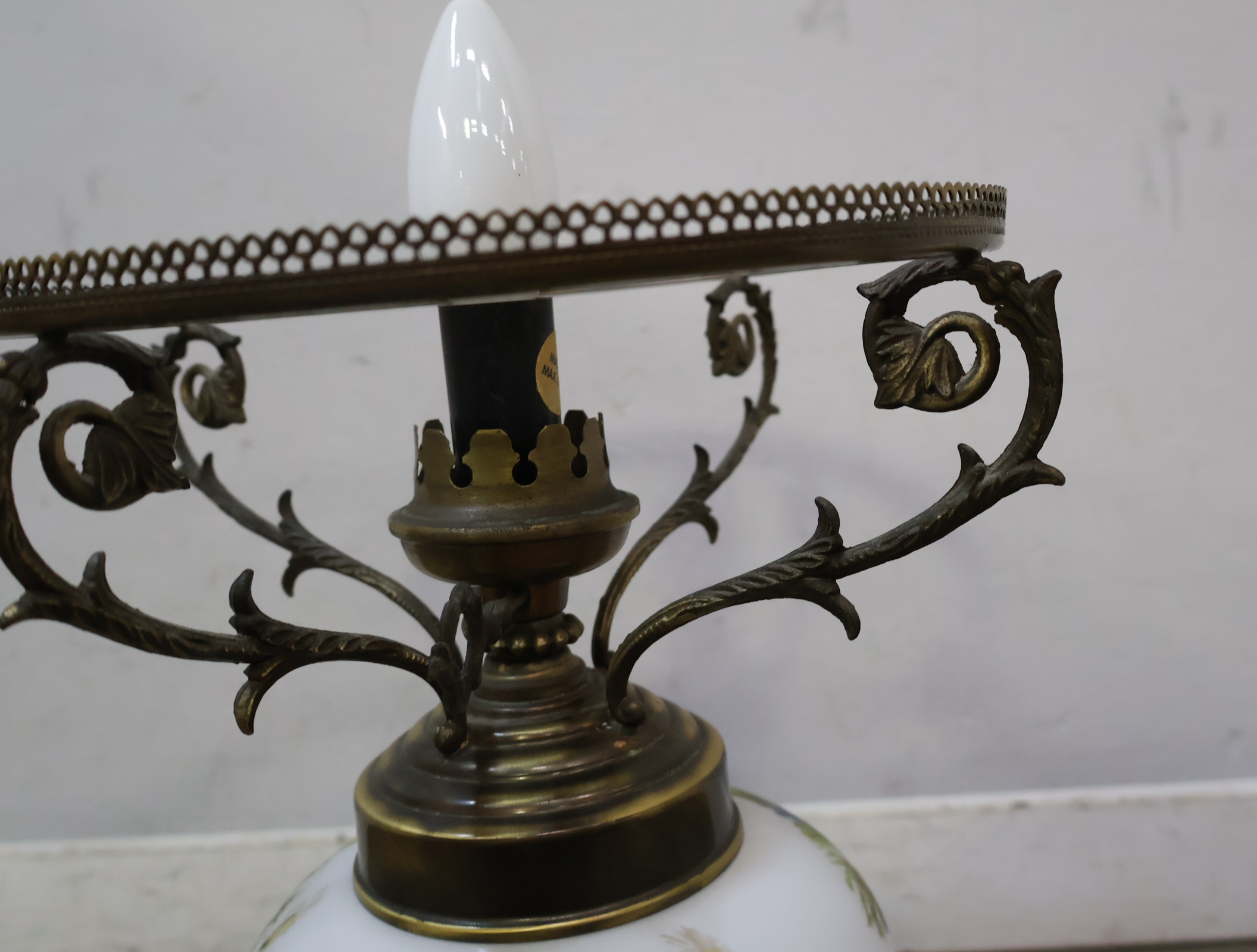 Vintage tafellamp met bloemmotief – foto 8 – kavel bij GSD Auctions, Zoeterwoude