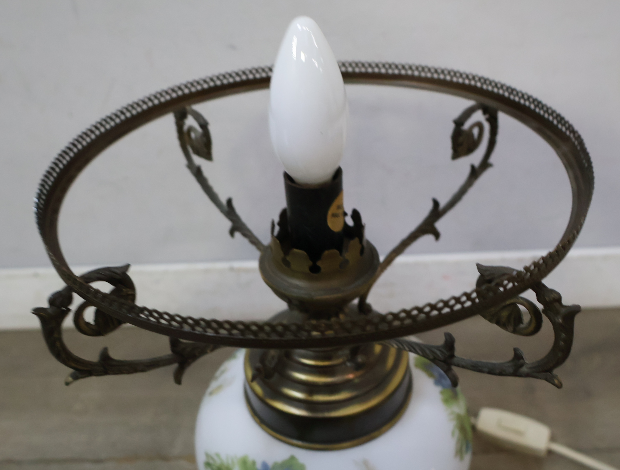 Vintage tafellamp met bloemmotief – foto 9 – kavel bij GSD Auctions, Zoeterwoude