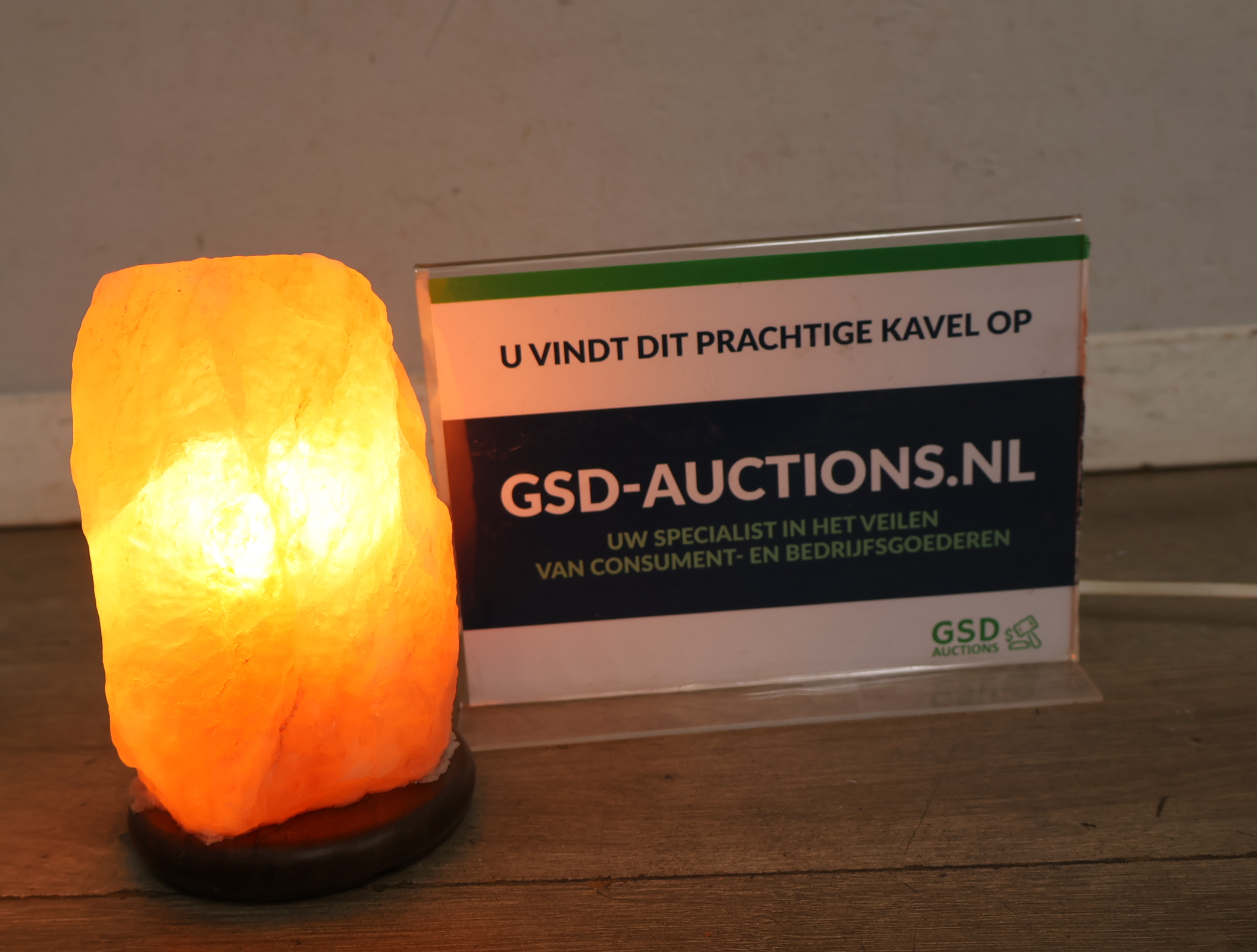 Himalayazout lamp op houten voet – foto 2 – kavel bij GSD Auctions, Zoeterwoude