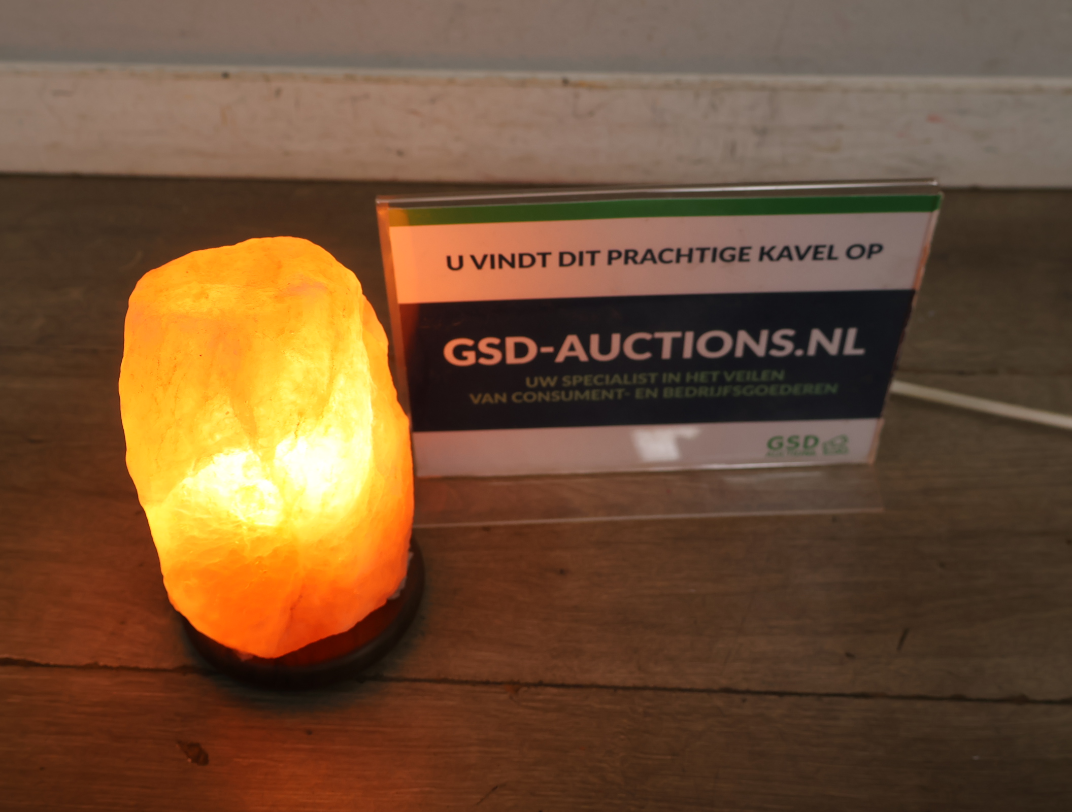 Himalayazout lamp op houten voet – foto 3 – kavel bij GSD Auctions, Zoeterwoude