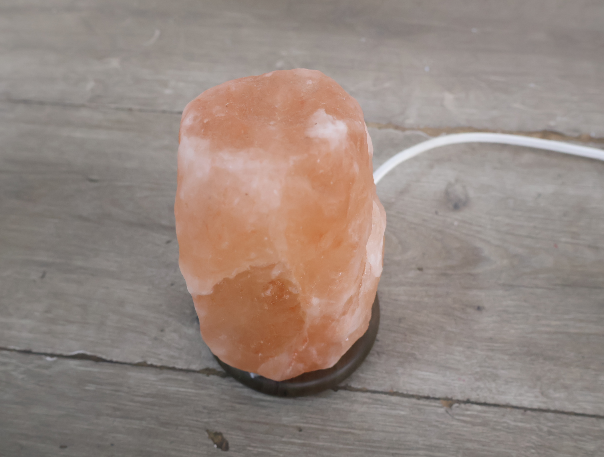 Himalayazout lamp op houten voet – foto 5 – kavel bij GSD Auctions, Zoeterwoude