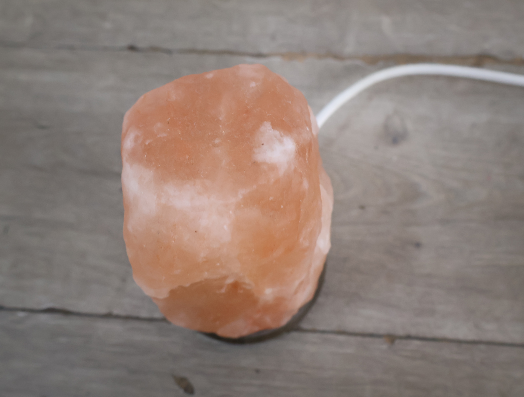 Himalayazout lamp op houten voet – foto 6 – kavel bij GSD Auctions, Zoeterwoude