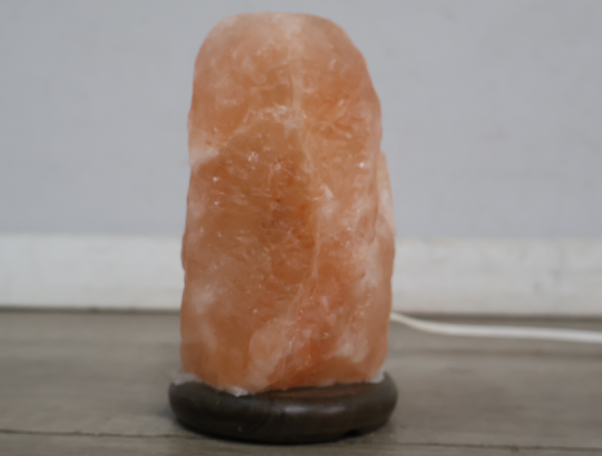 Himalayazout lamp op houten voet – foto 7 – kavel bij GSD Auctions, Zoeterwoude