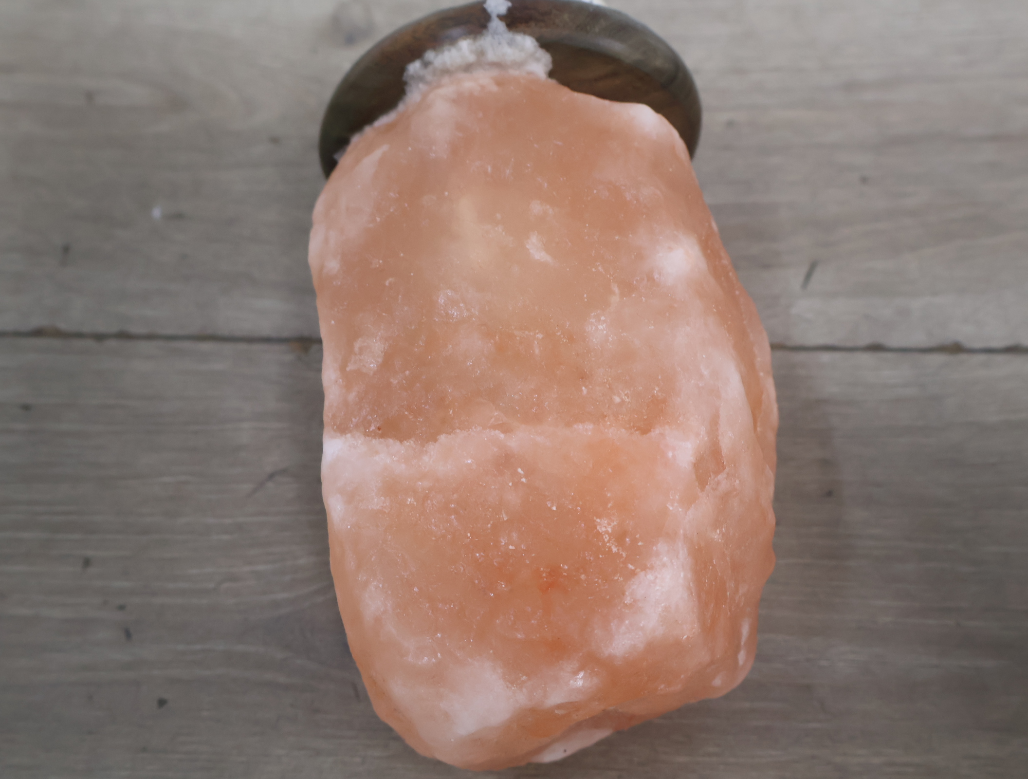 Himalayazout lamp op houten voet – foto 11 – kavel bij GSD Auctions, Zoeterwoude