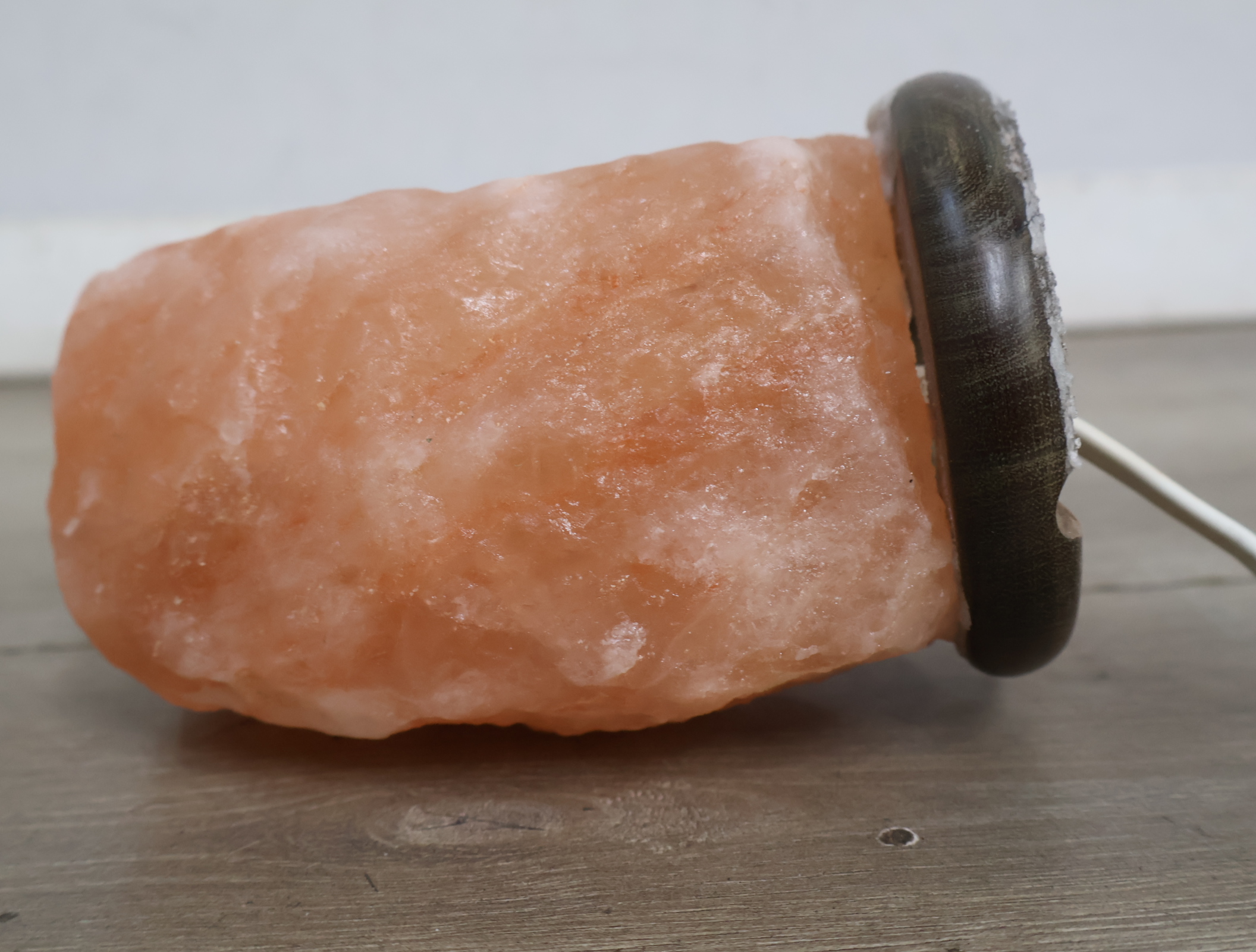 Himalayazout lamp op houten voet – foto 12 – kavel bij GSD Auctions, Zoeterwoude