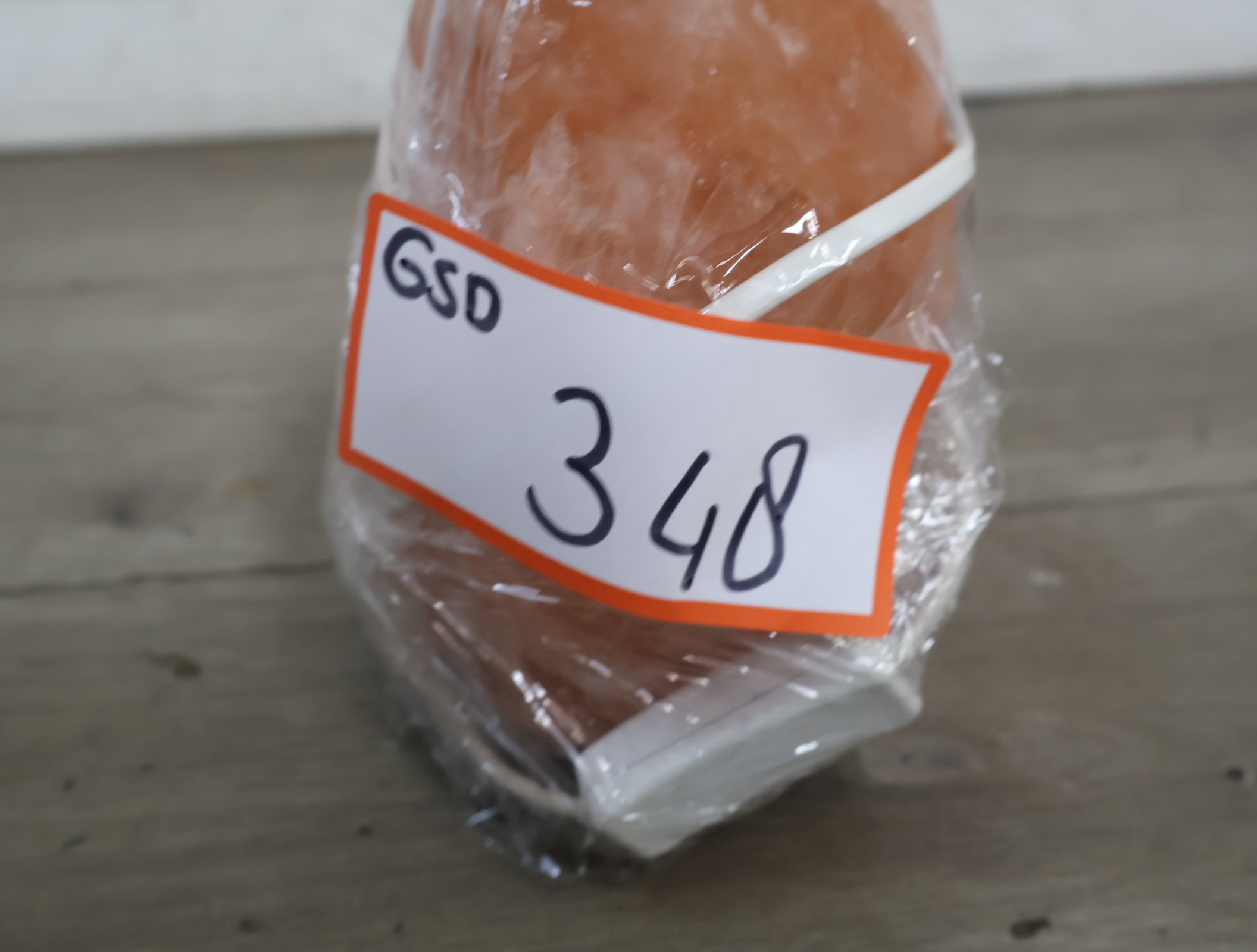 Himalayazout lamp op houten voet – foto 15 – kavel bij GSD Auctions, Zoeterwoude