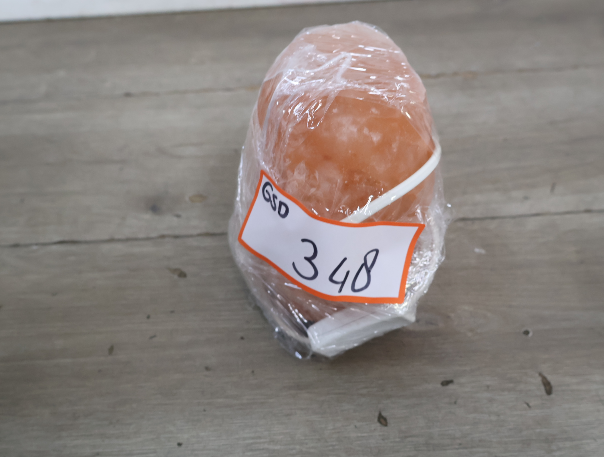 Himalayazout lamp op houten voet – foto 16 – kavel bij GSD Auctions, Zoeterwoude