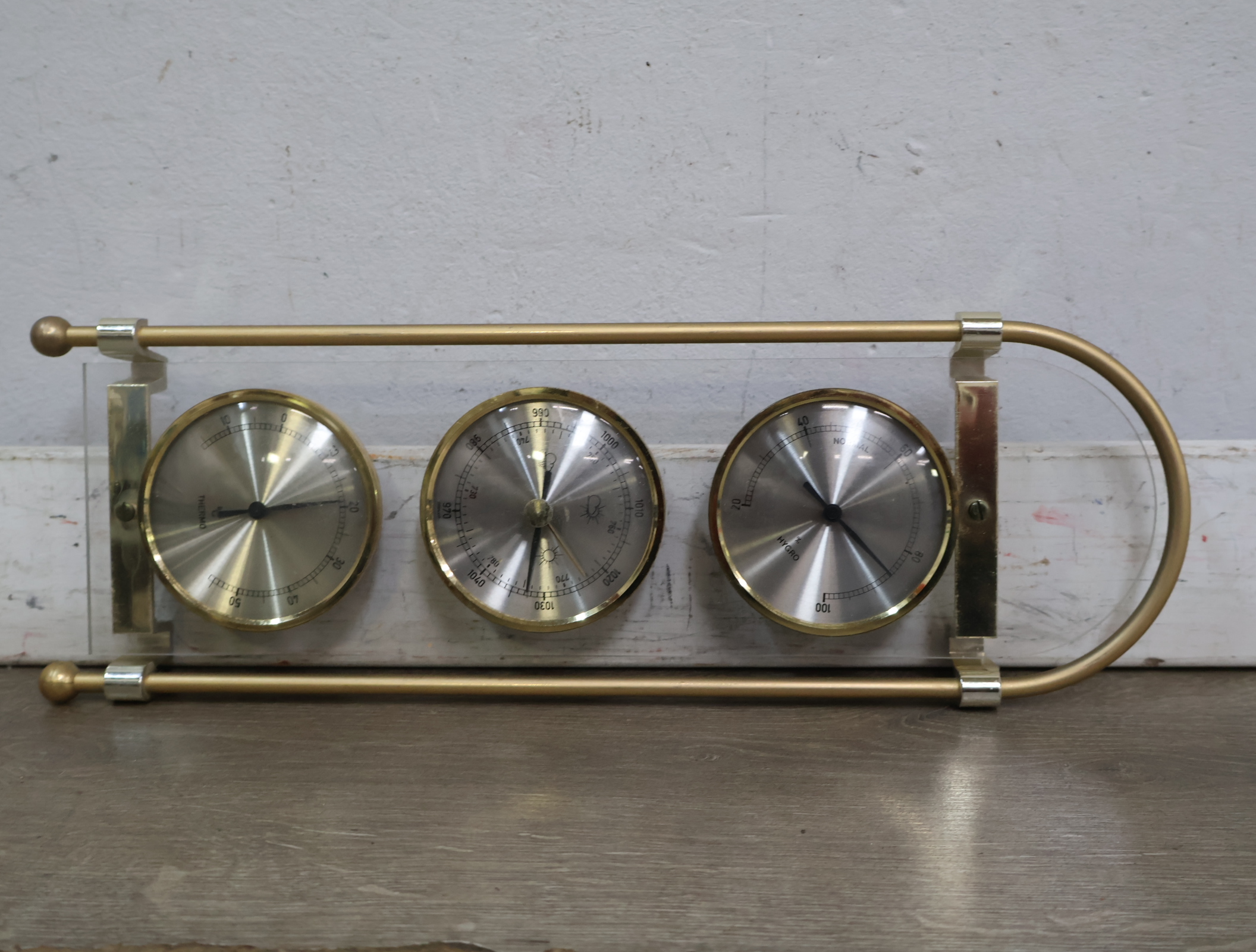 Barometer, hygrometer en thermometer set in gouden frame – foto 6 – kavel bij GSD Auctions, Zoeterwoude