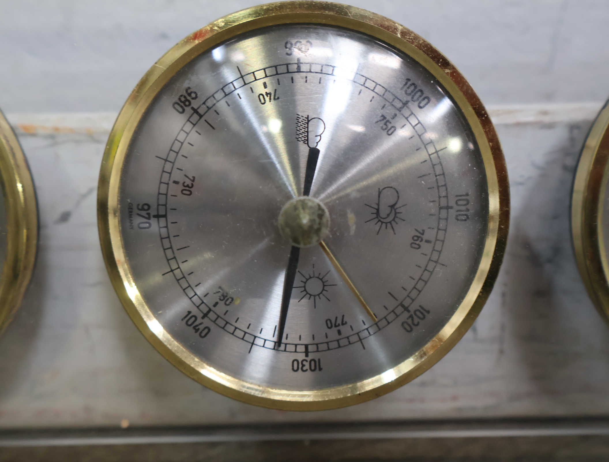 Barometer, hygrometer en thermometer set in gouden frame – foto 9 – kavel bij GSD Auctions, Zoeterwoude