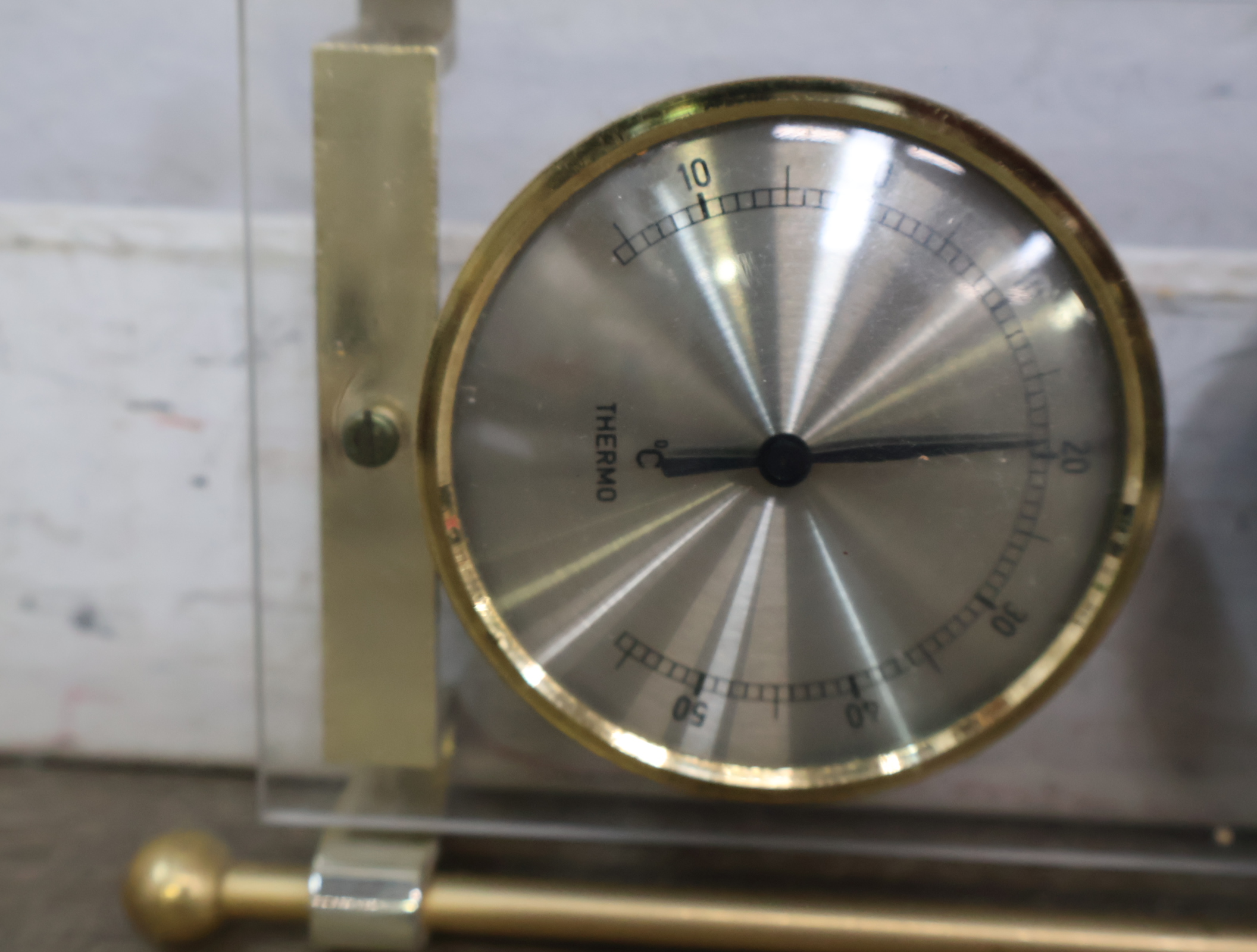 Barometer, hygrometer en thermometer set in gouden frame – foto 10 – kavel bij GSD Auctions, Zoeterwoude