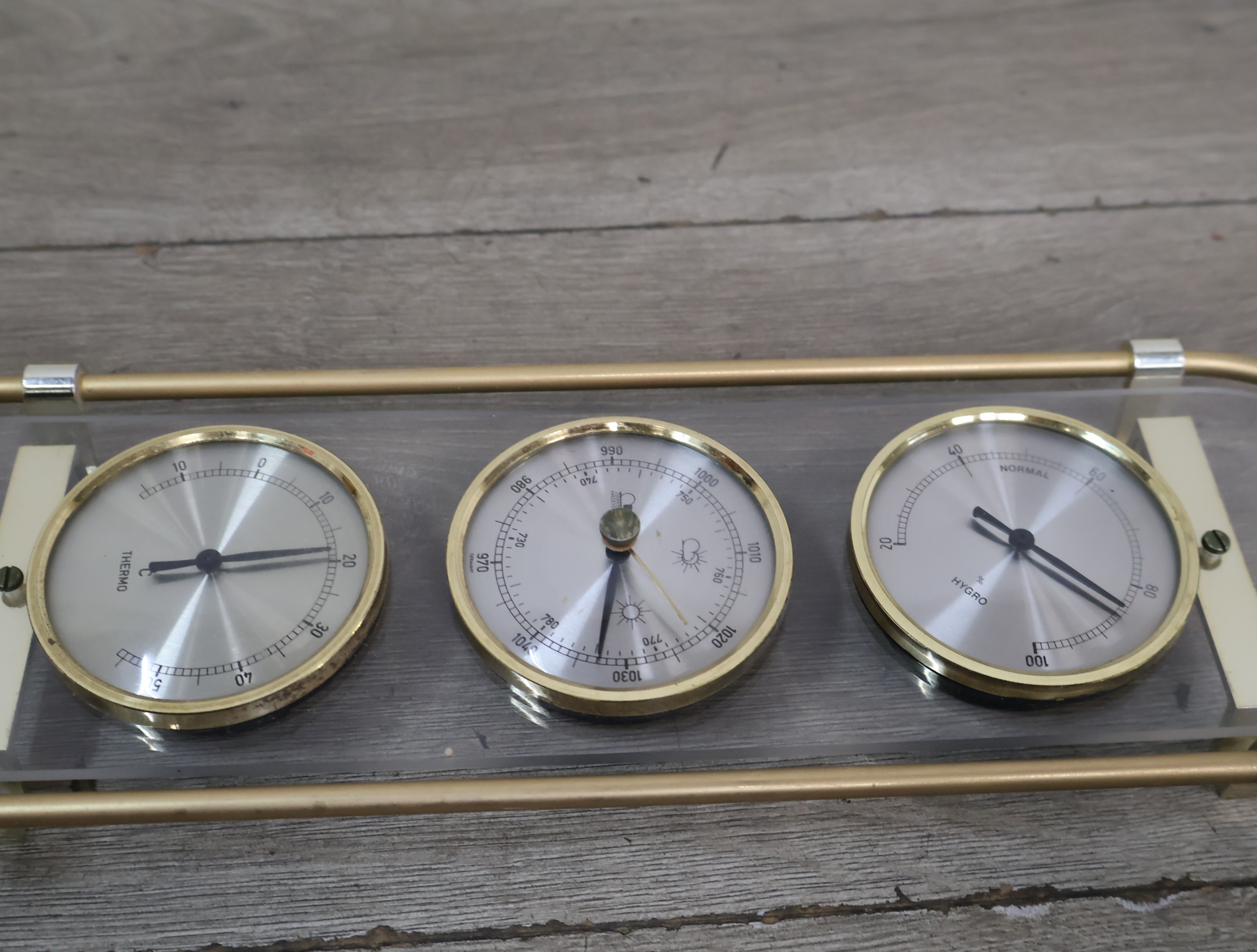 Barometer, hygrometer en thermometer set in gouden frame – foto 11 – kavel bij GSD Auctions, Zoeterwoude