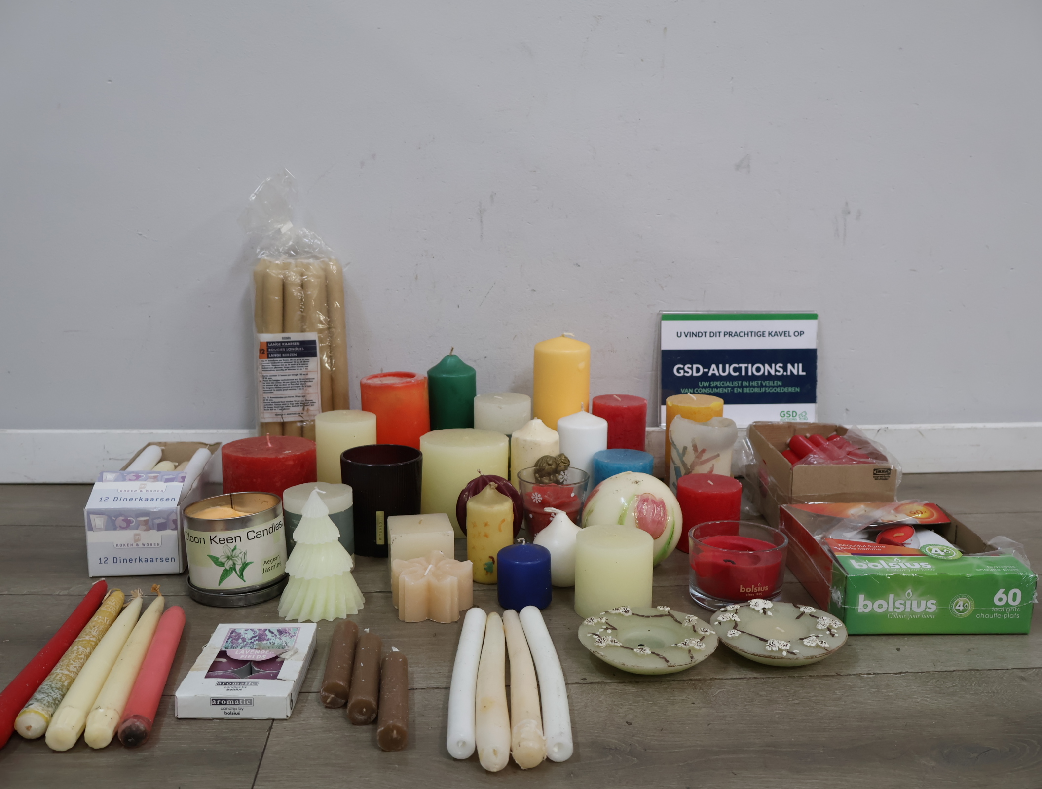Diverse kaarsen partij met Bolsius theelichtjes – foto 2 – kavel bij GSD Auctions, Zoeterwoude