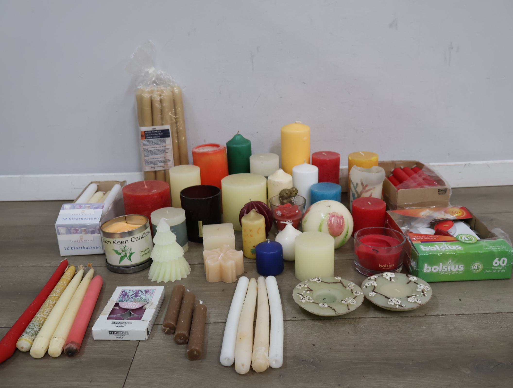 Diverse kaarsen partij met Bolsius theelichtjes – foto 3 – kavel bij GSD Auctions, Zoeterwoude