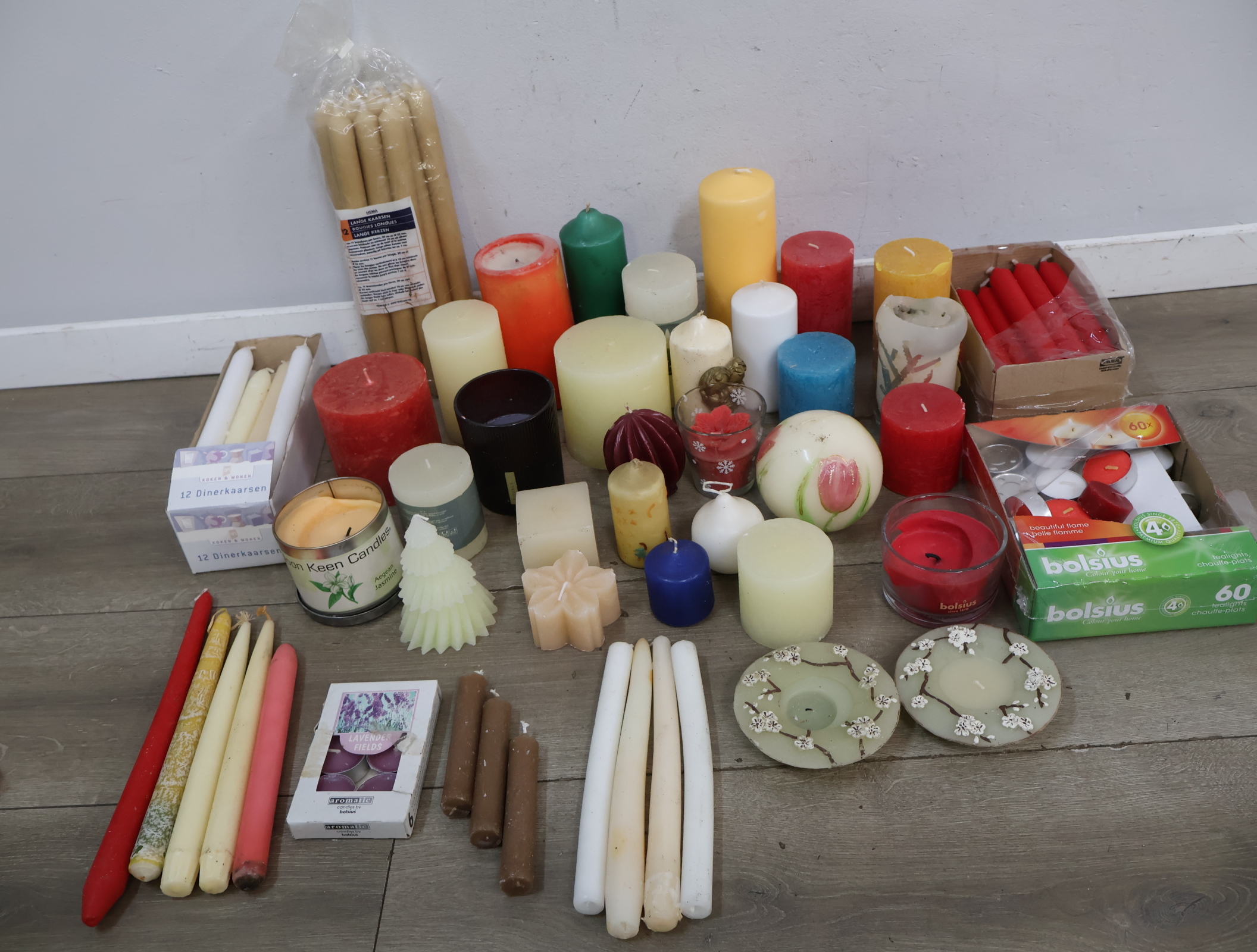 Diverse kaarsen partij met Bolsius theelichtjes – foto 5 – kavel bij GSD Auctions, Zoeterwoude
