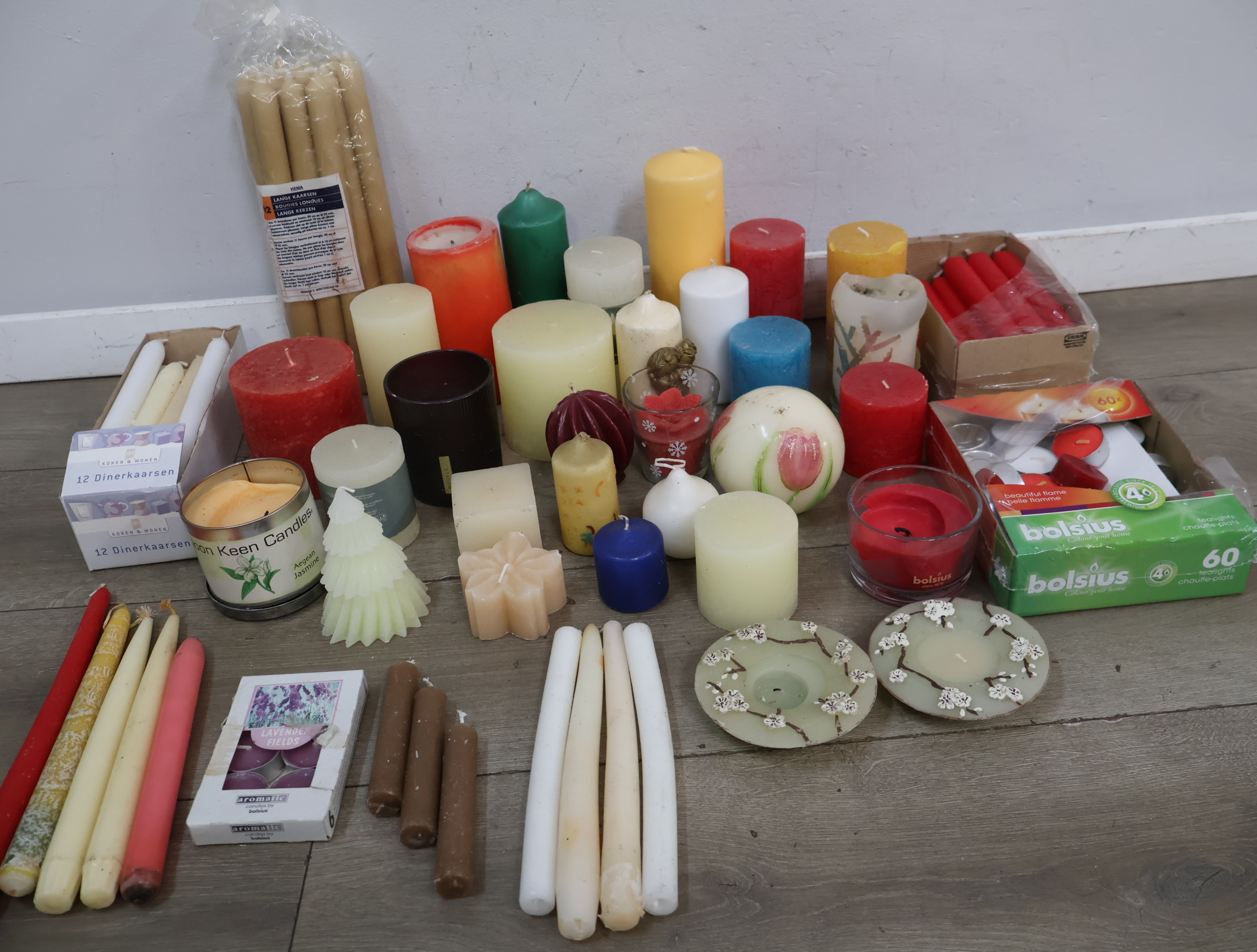 Diverse kaarsen partij met Bolsius theelichtjes – foto 6 – kavel bij GSD Auctions, Zoeterwoude
