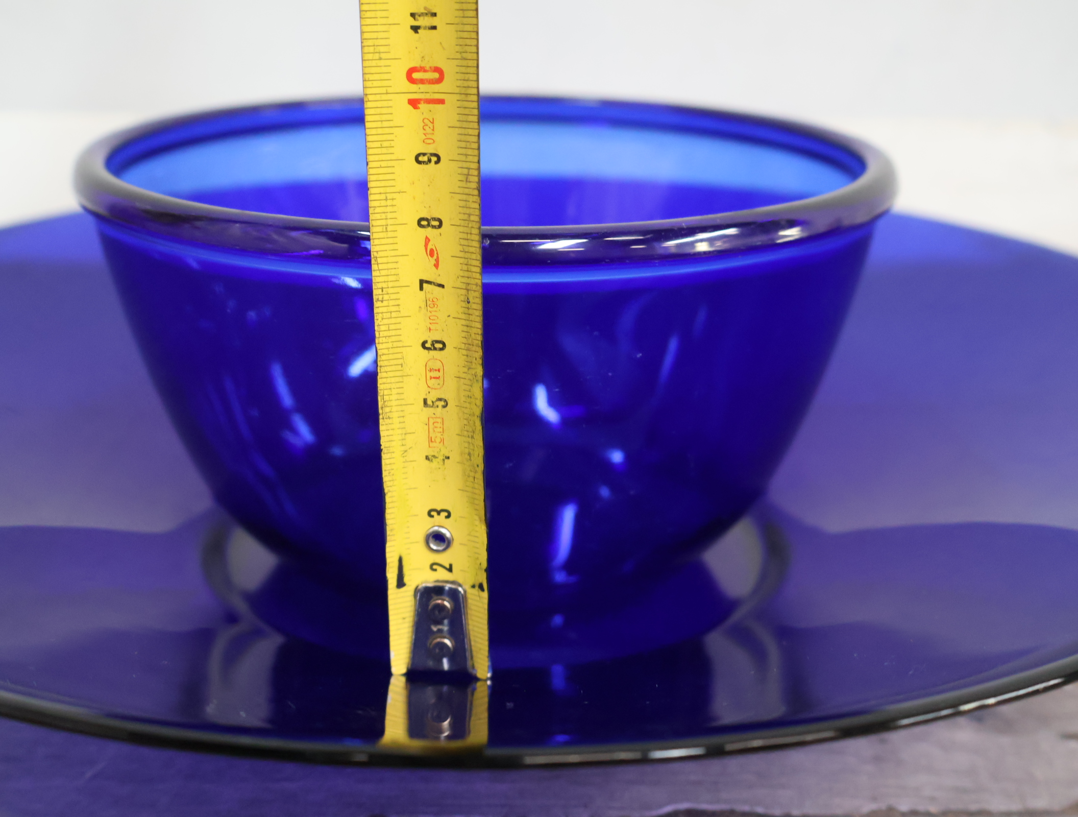 Set van 4 Blauw Glazen Schalen en 1 bord – foto 25 – kavel bij GSD Auctions, Zoeterwoude