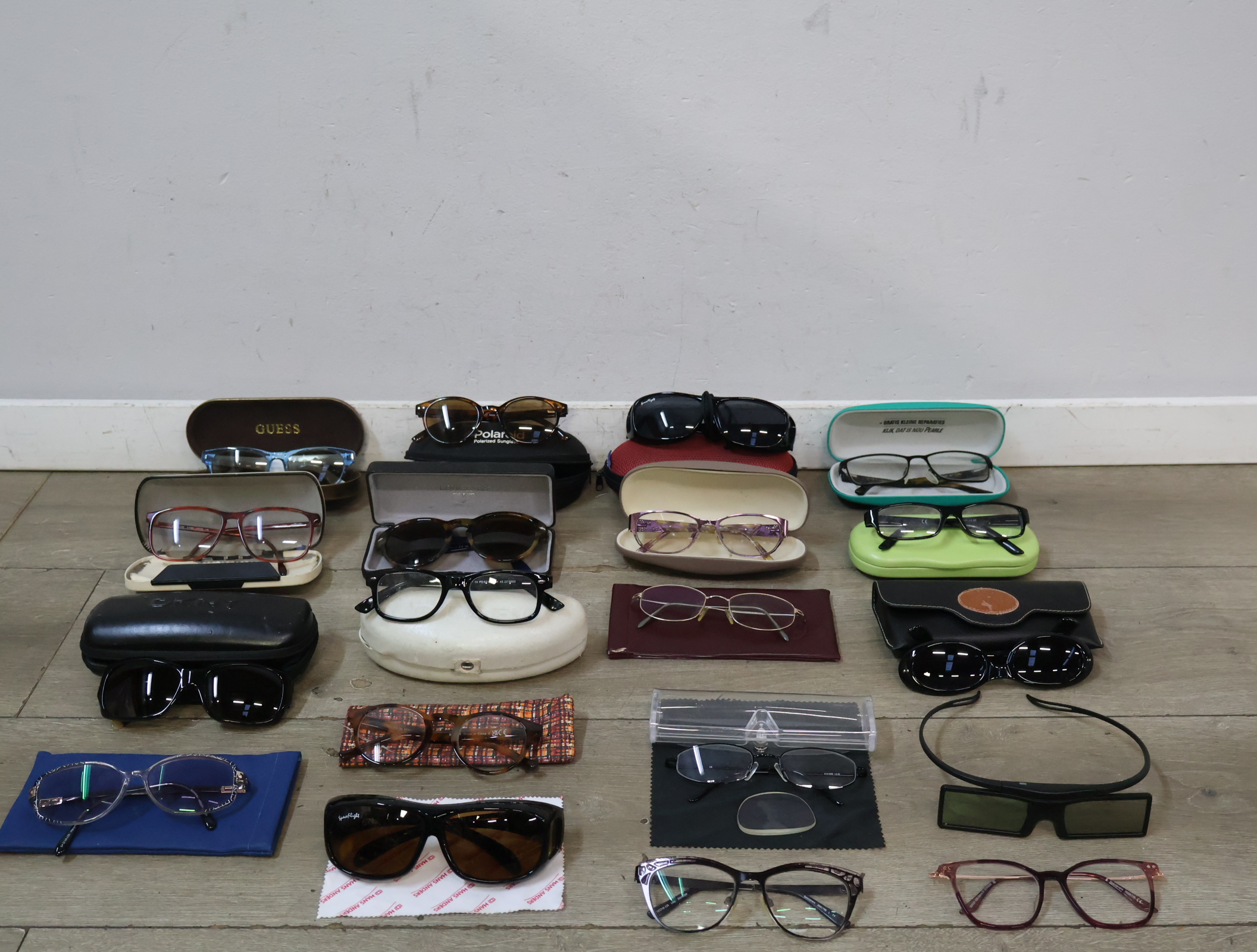 Diverse brillen en zonnebrillen met etuis – foto 4 – kavel bij GSD Auctions, Zoeterwoude