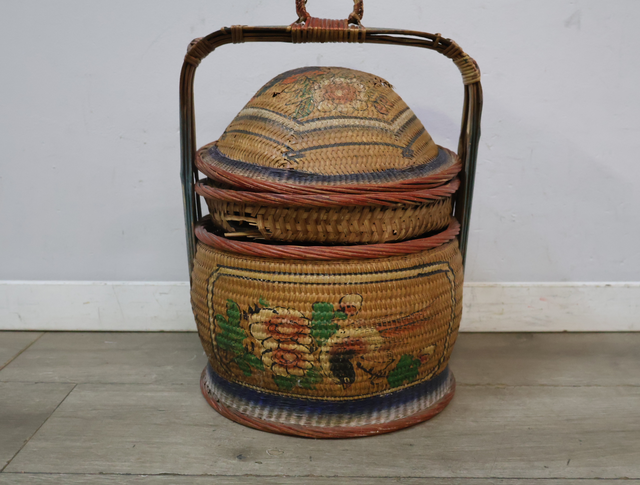 Rieten vissersmand met visdecoratie – foto 6 – kavel bij GSD Auctions, Zoeterwoude