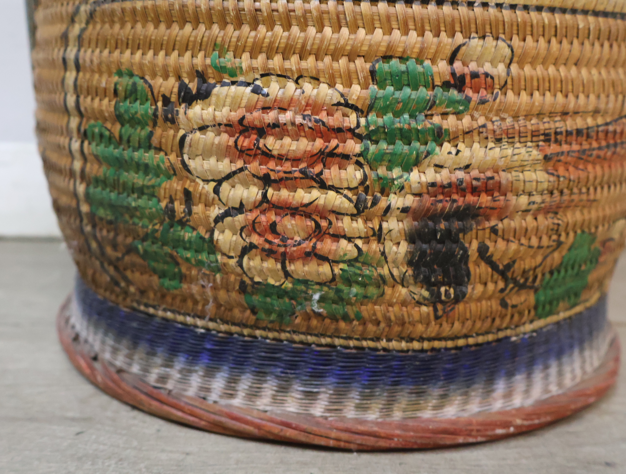 Rieten vissersmand met visdecoratie – foto 7 – kavel bij GSD Auctions, Zoeterwoude