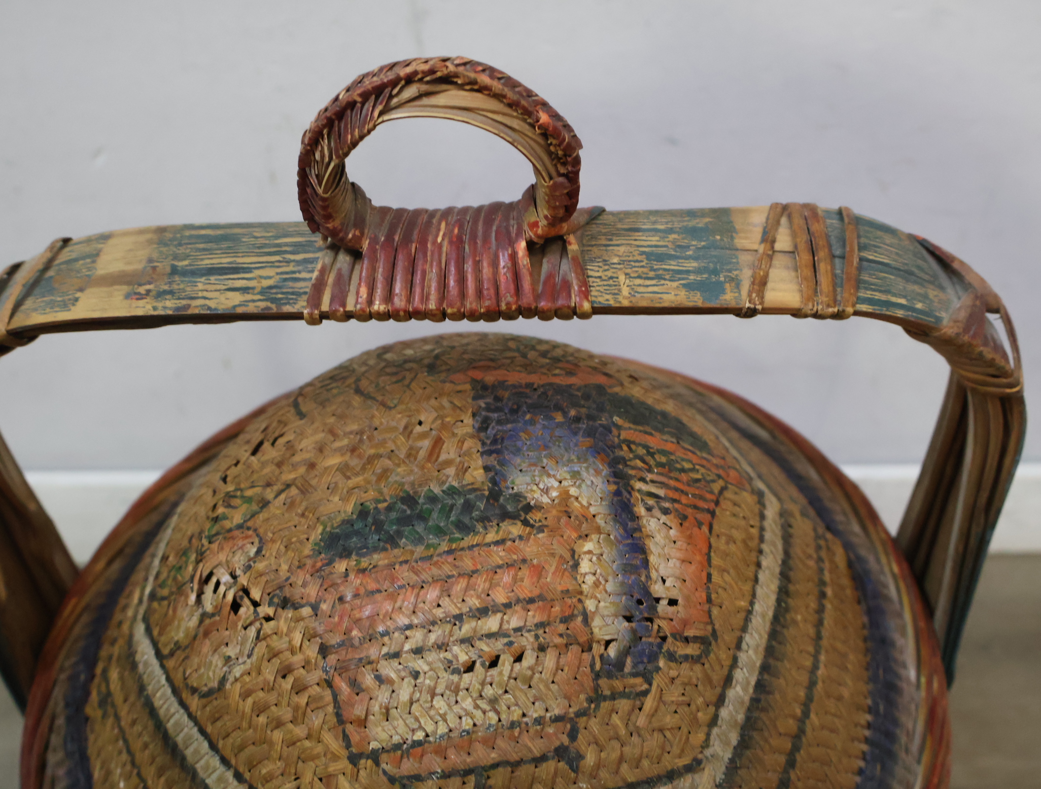 Rieten vissersmand met visdecoratie – foto 11 – kavel bij GSD Auctions, Zoeterwoude