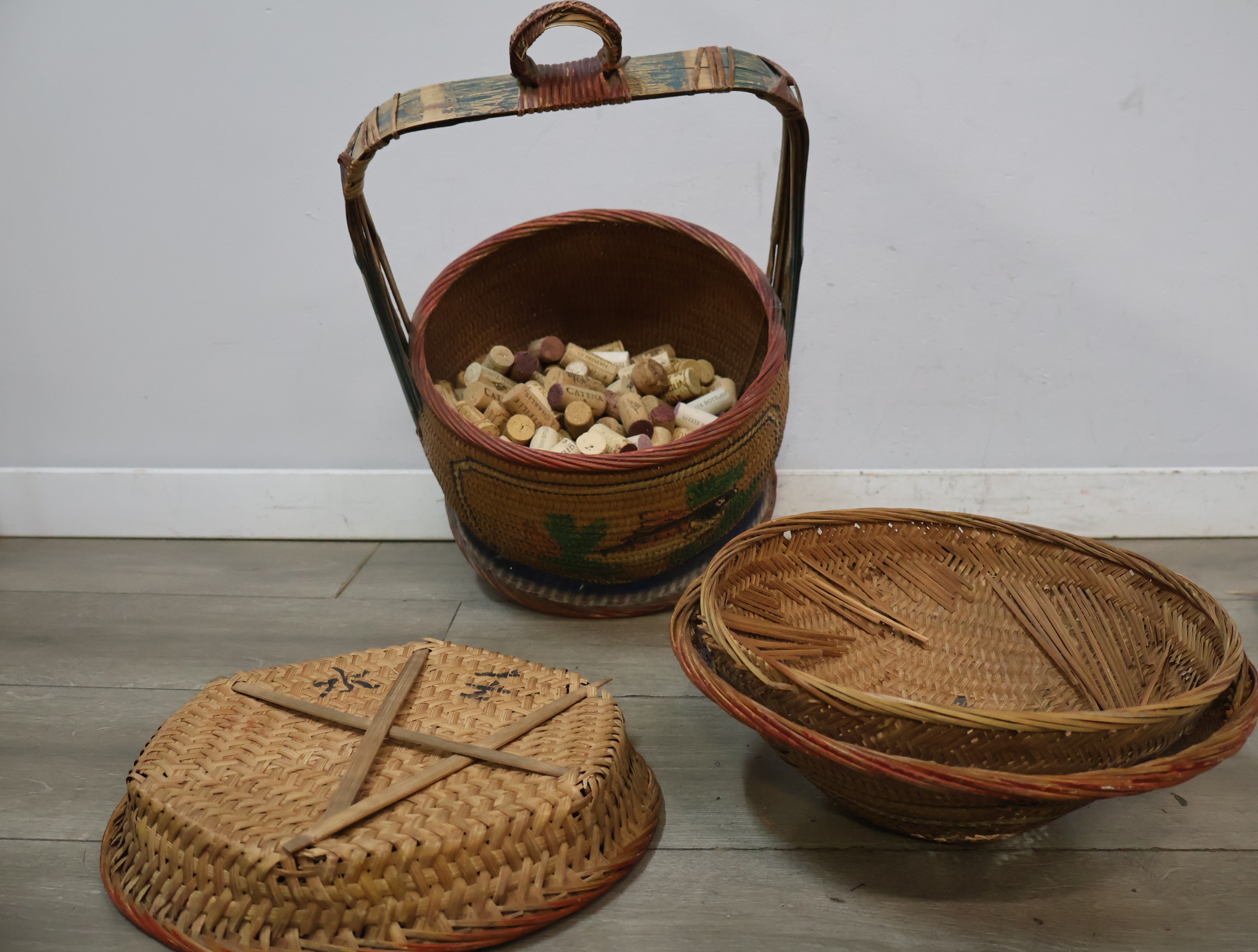 Rieten vissersmand met visdecoratie – foto 13 – kavel bij GSD Auctions, Zoeterwoude