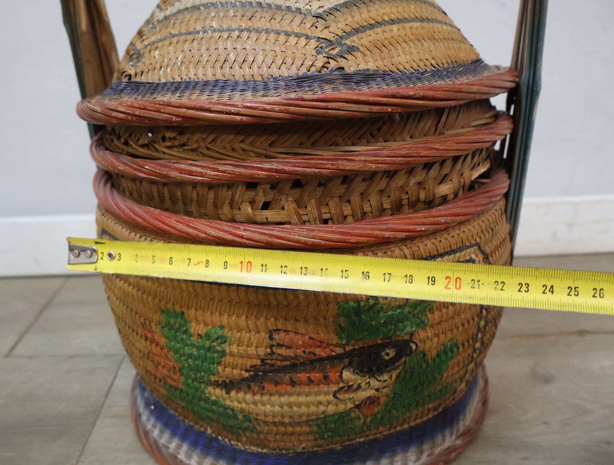 Rieten vissersmand met visdecoratie – foto 21 – kavel bij GSD Auctions, Zoeterwoude