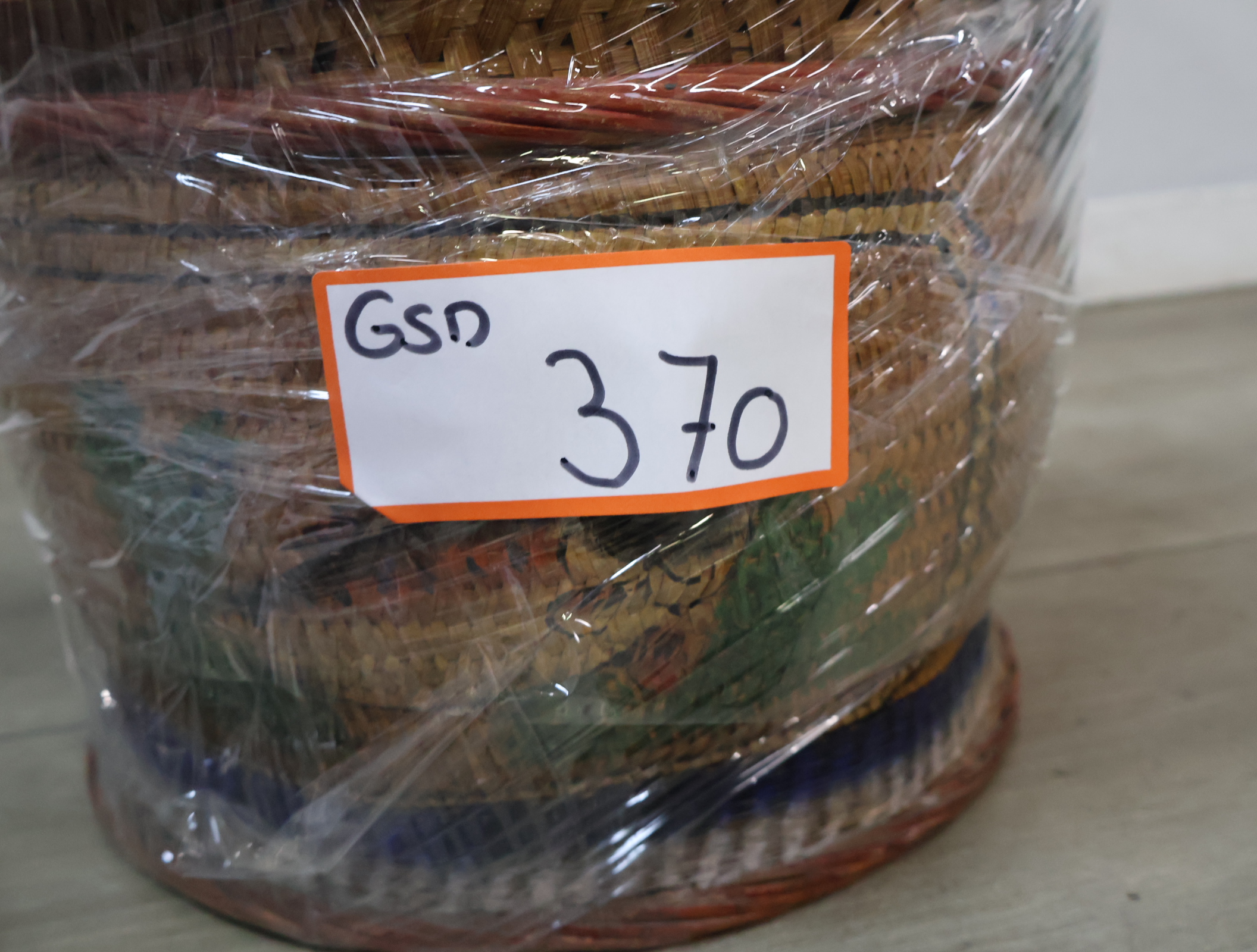Rieten vissersmand met visdecoratie – foto 22 – kavel bij GSD Auctions, Zoeterwoude