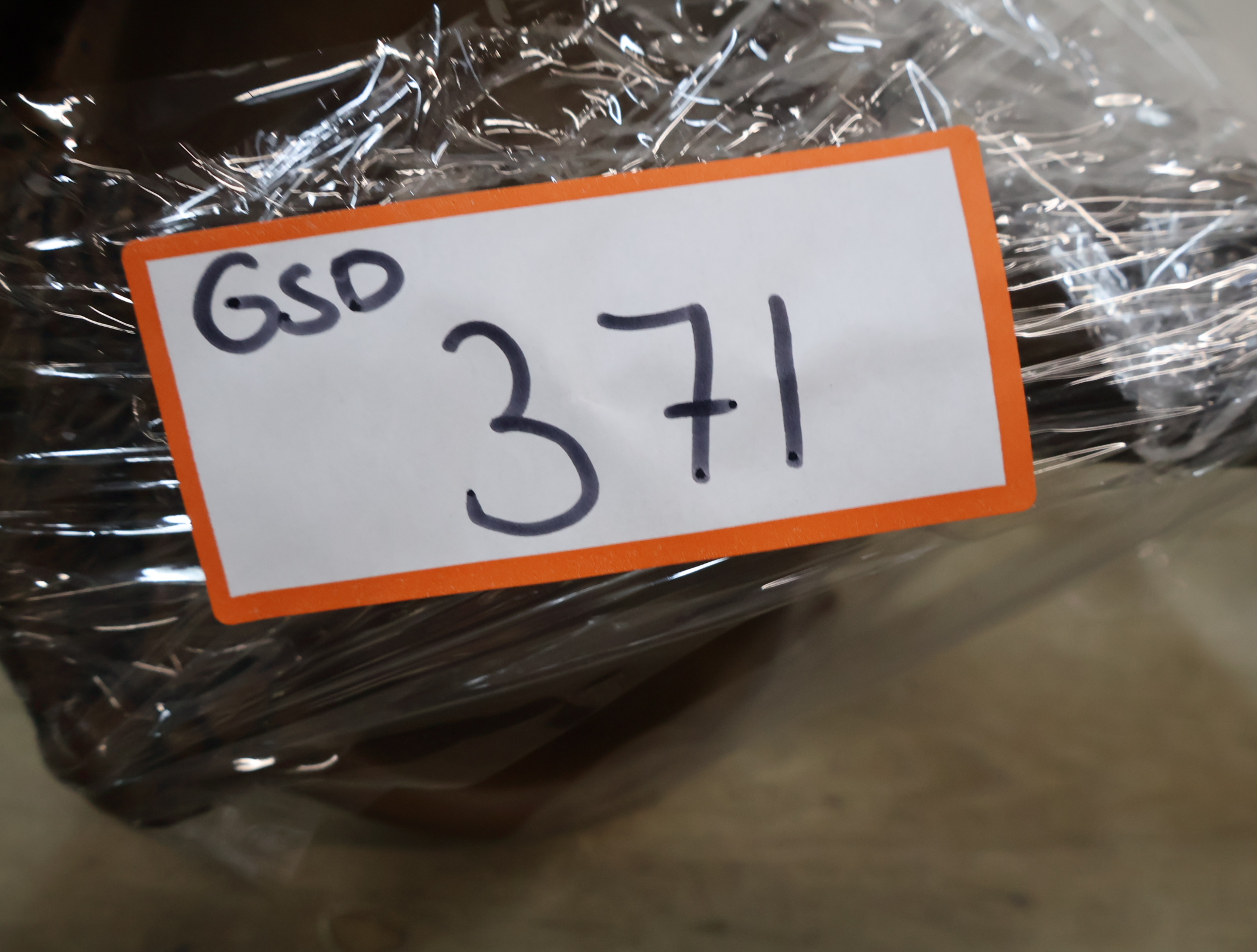 Bruine keramische kippenzit voor in oven of bbq – foto 17 – kavel bij GSD Auctions, Zoeterwoude
