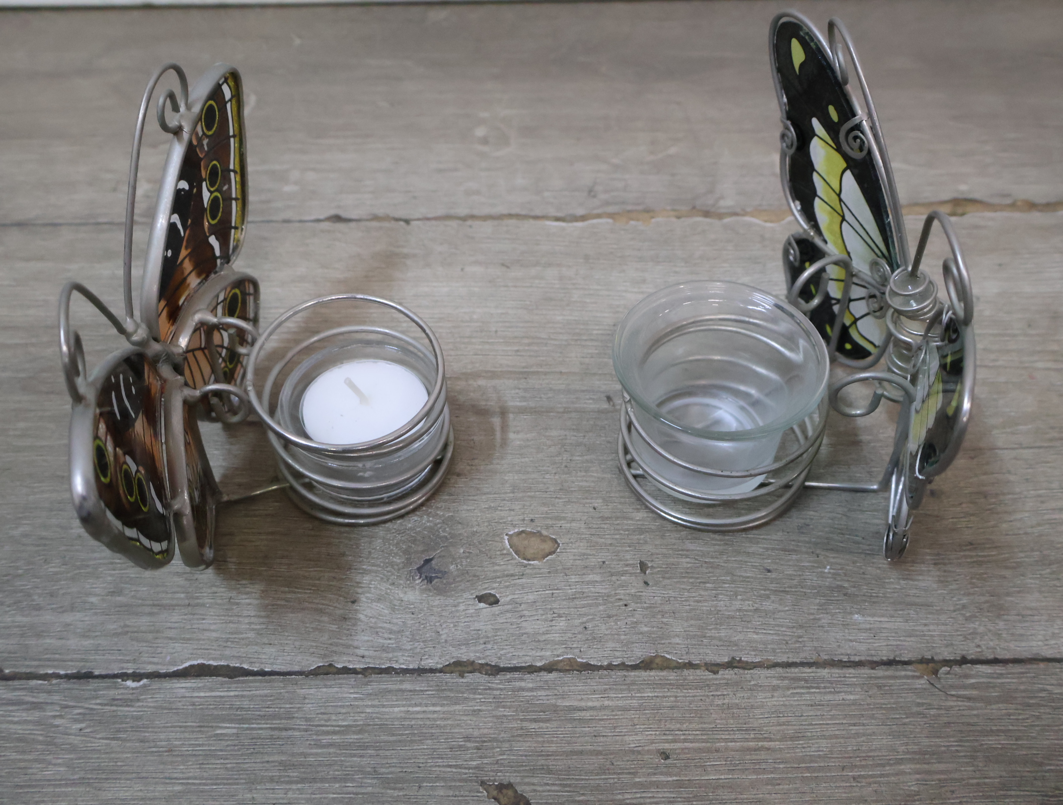 Set metalen vlinderfiguren met gekleurde vleugels, waxinehouders – foto 5 – kavel bij GSD Auctions, Zoeterwoude