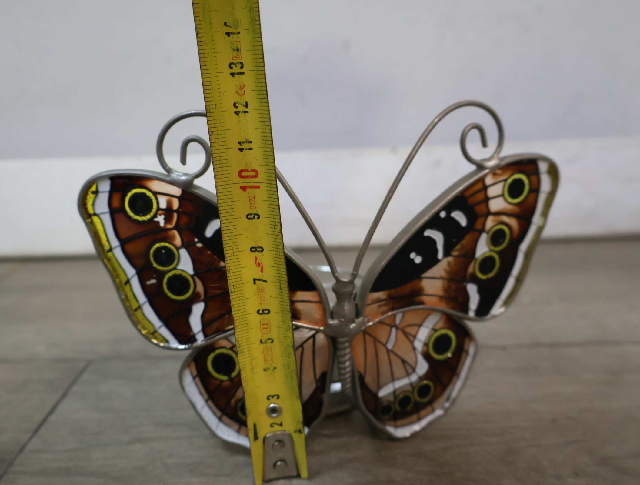 Set metalen vlinderfiguren met gekleurde vleugels, waxinehouders – foto 13 – kavel bij GSD Auctions, Zoeterwoude