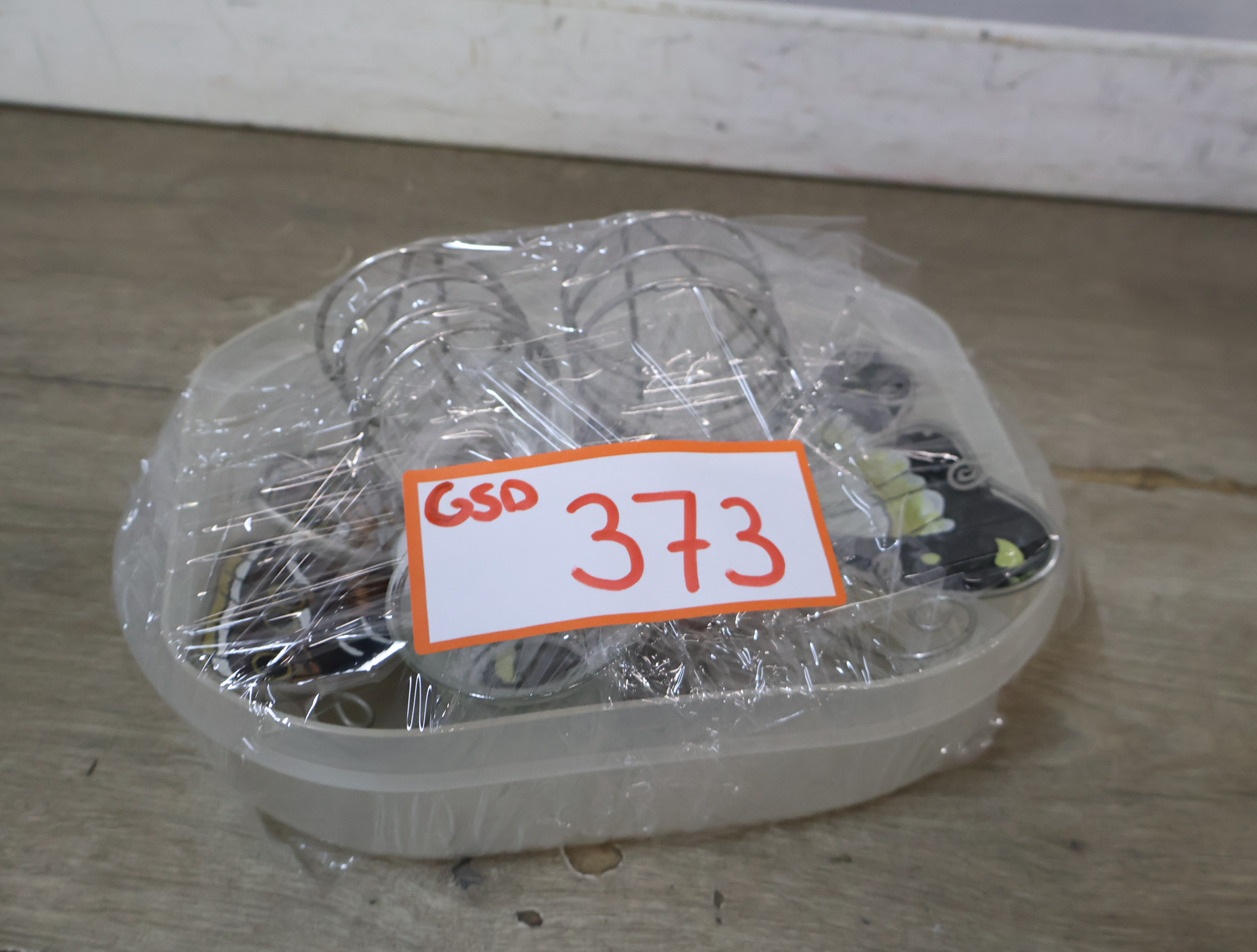 Set metalen vlinderfiguren met gekleurde vleugels, waxinehouders – foto 15 – kavel bij GSD Auctions, Zoeterwoude